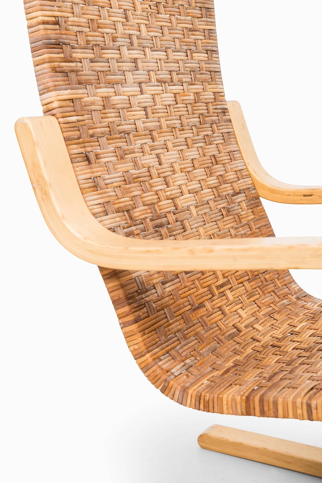Scandinavian Modern Alvar Aalto Easy Chair Model 406 by Artek in Finland