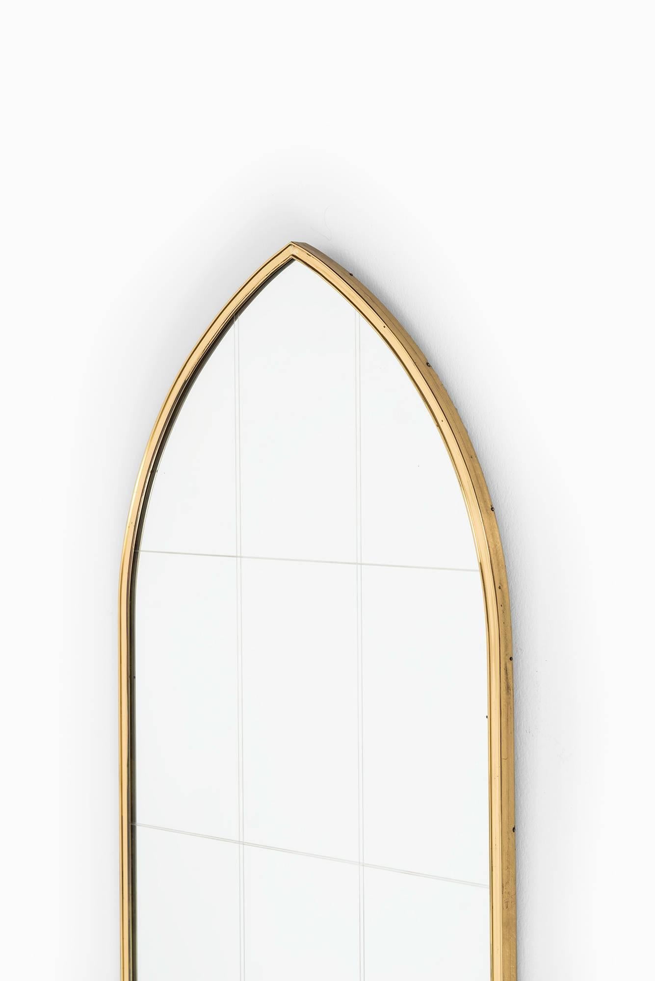 Mirror in brass produced in Germany.