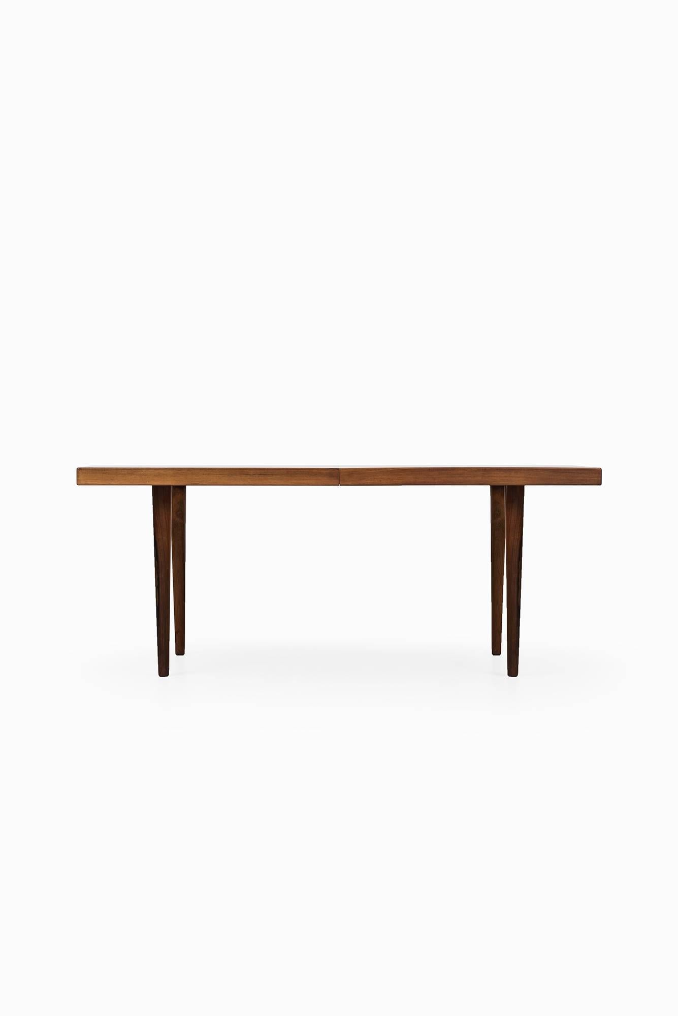 Very rare dining table designed by Nanna Ditzel. Produced by Søren Willadsen Møbelfabrik in Denmark.