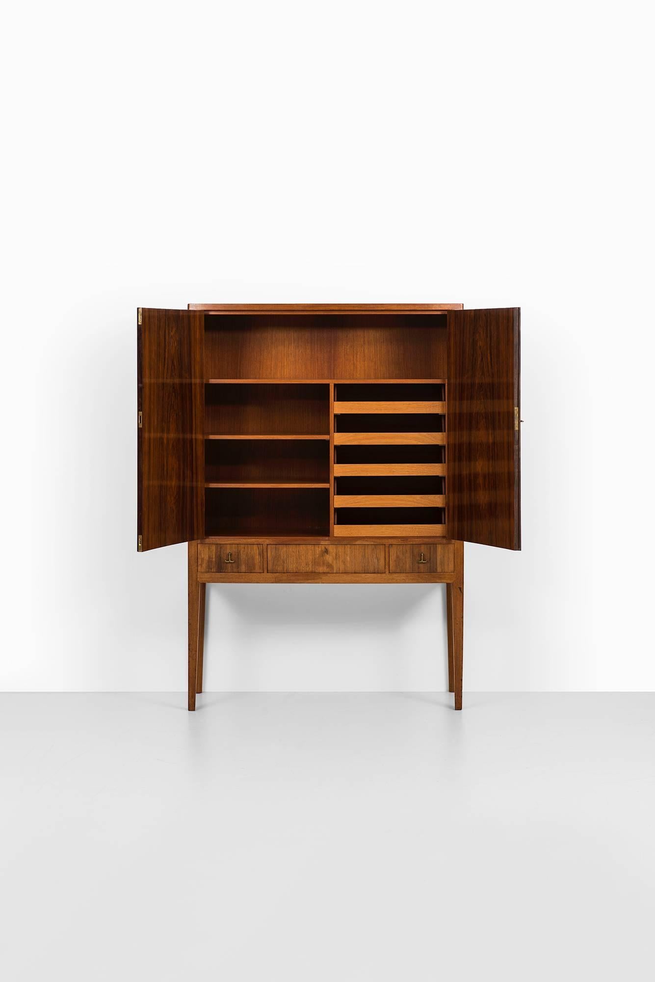 Apprentice examination unique cabinet in rosewood in very high quality. Produced in Sweden.