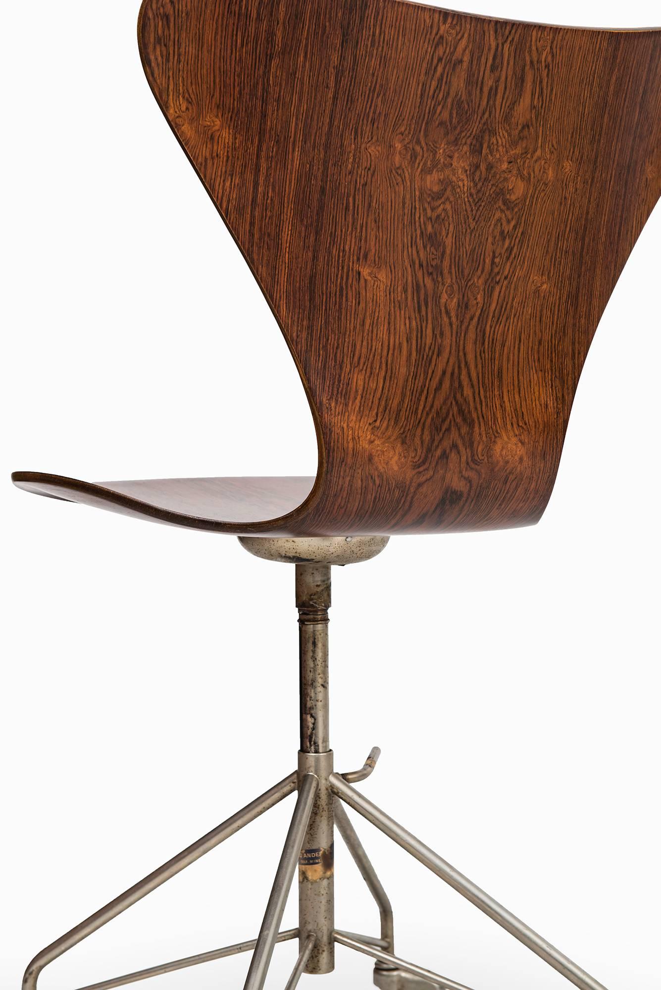 arne jacobsen desk chair