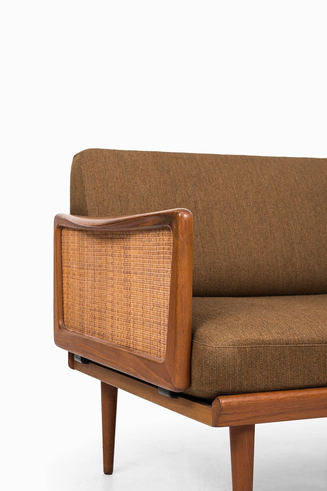 Peter Hvidt & Orla Mølgaard-Nielsen Sofa or Daybed Model FD 451 In Excellent Condition In Limhamn, Skåne län