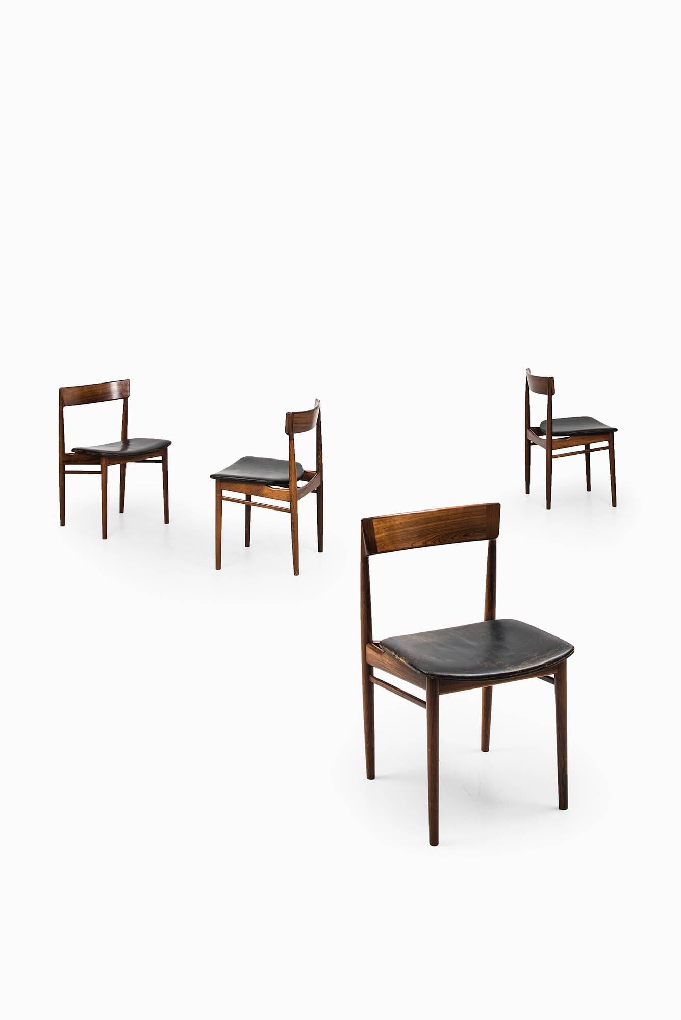Rare set of four dining chairs model 39 designed by Henry Rosengren Hansen. Produced by Brande Møbelfabrik in Denmark.