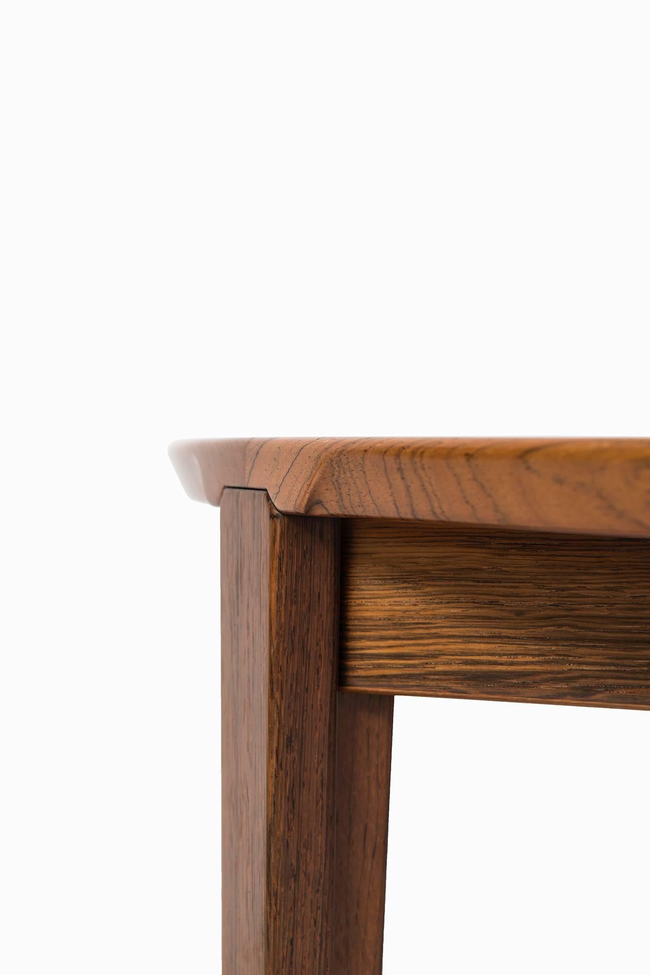 Rare dining table model 38 designed by Henry Rosengren Hansen. Produced by Brande Møbelindustri in Denmark.