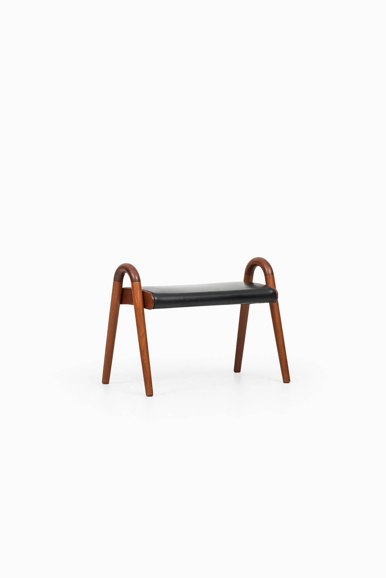 Rare stool designed by Vilhelm Lauritzen. Produced by Fritz Hansen in Denmark.