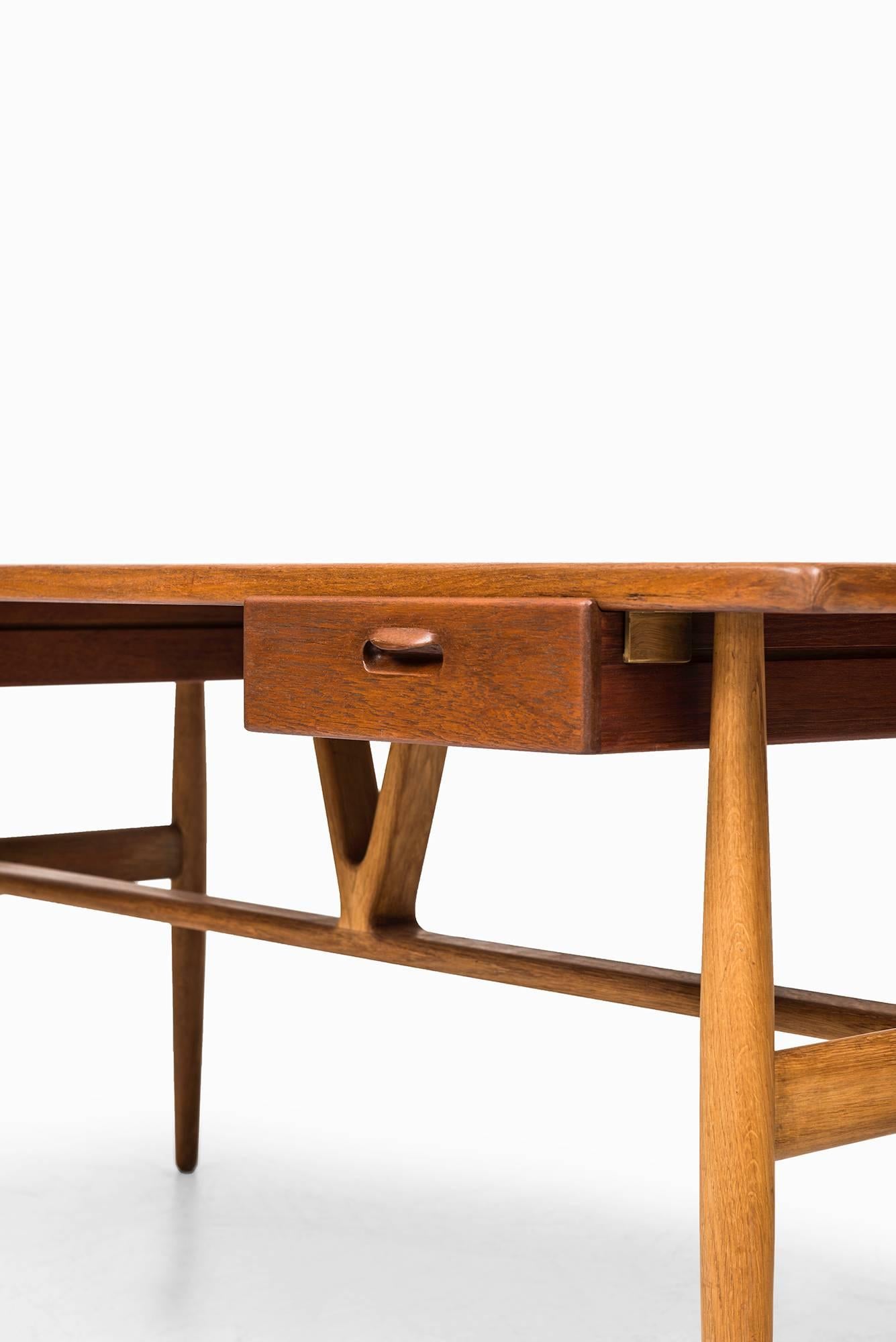 Hans Wegner Wishbone / Model JH 563 Desk by Johannes Hansen in Denmark 1