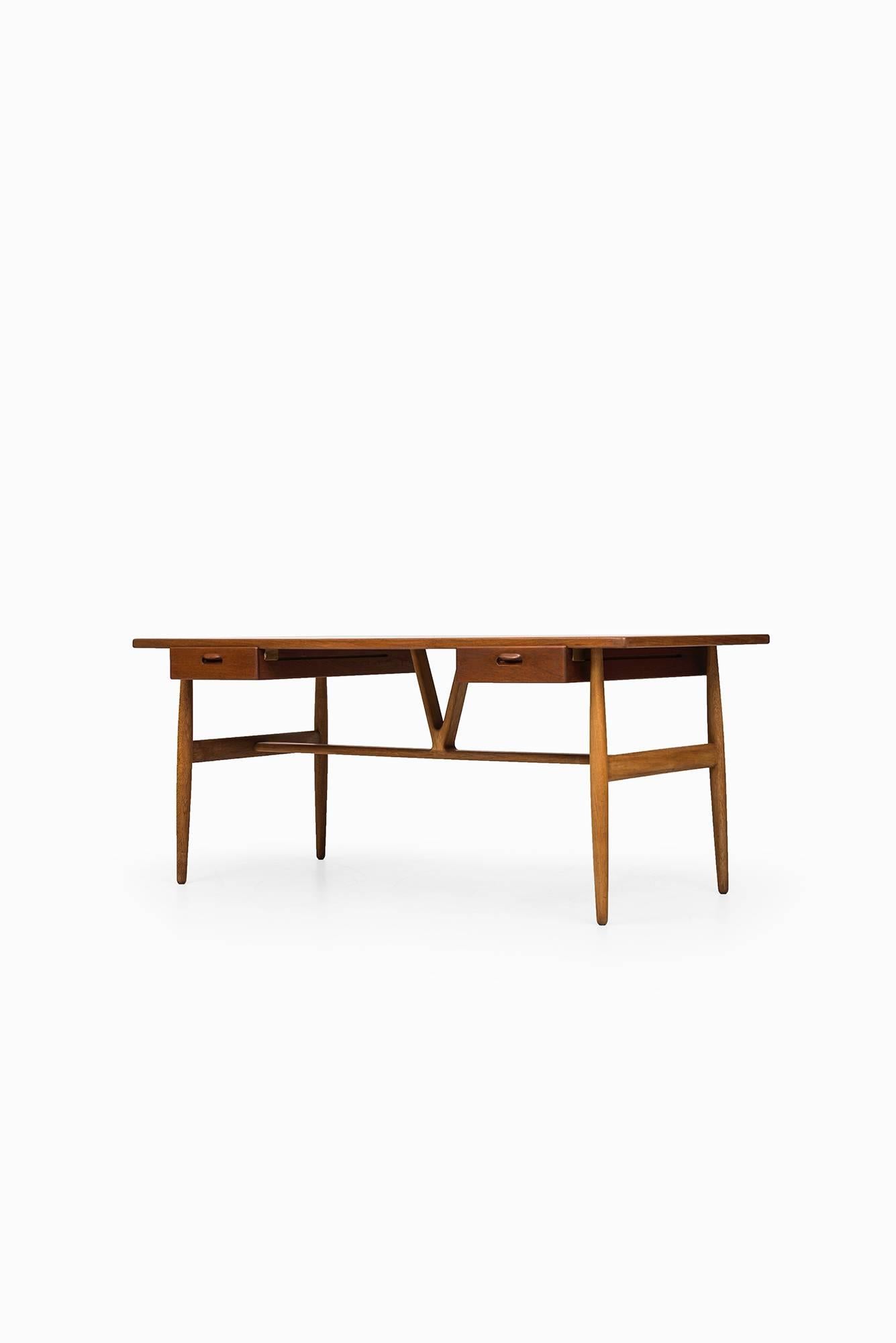 Mid-20th Century Hans Wegner Wishbone / Model JH 563 Desk by Johannes Hansen in Denmark