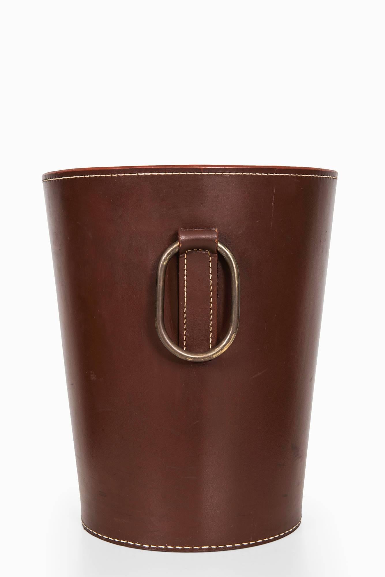Mid-Century Modern Carl Auböck Waste Paper Bin in Brown Leather and Brass