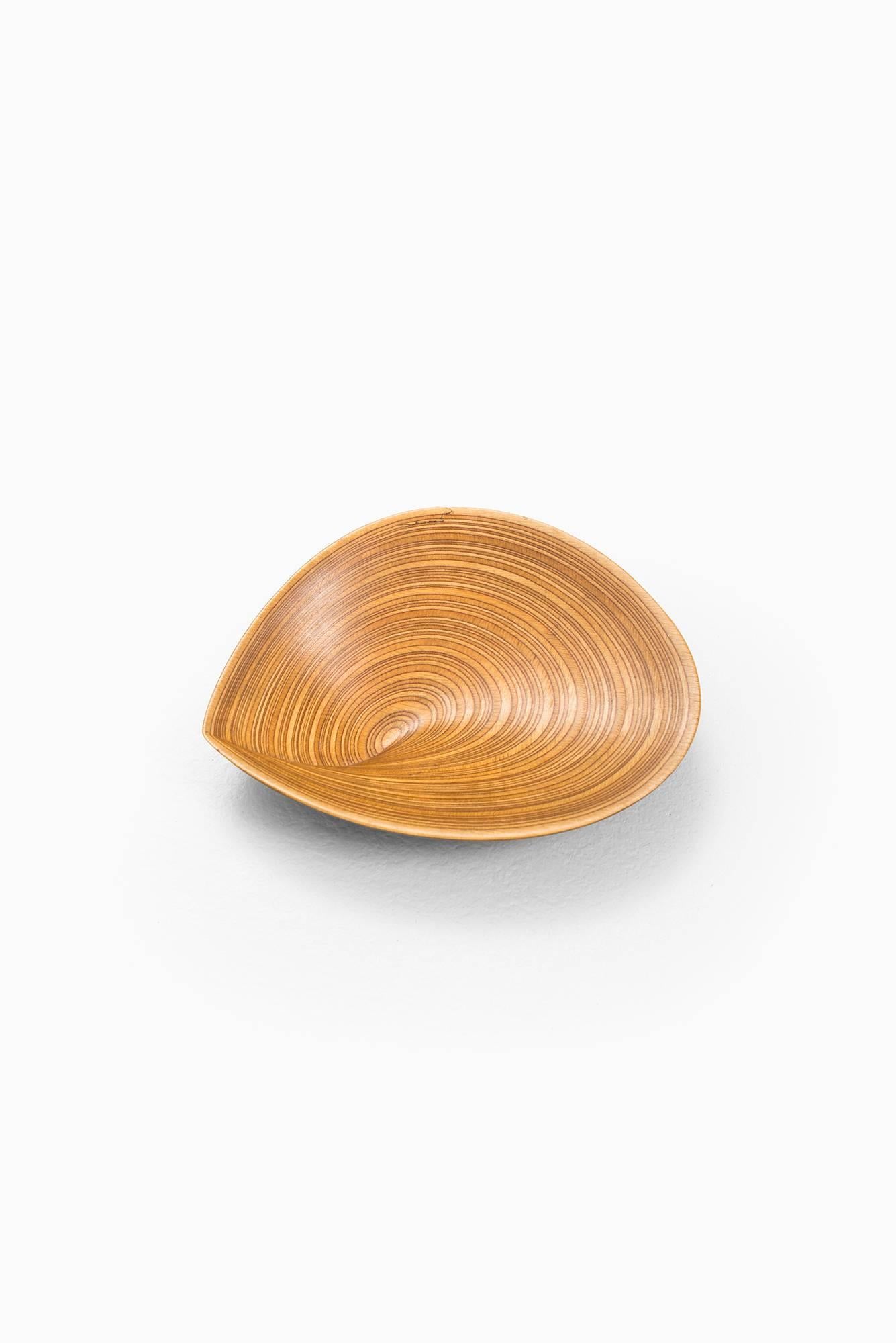 Rare dish designed by Tapio Wirkkala. Produced by Soinne et Kni in Finland.