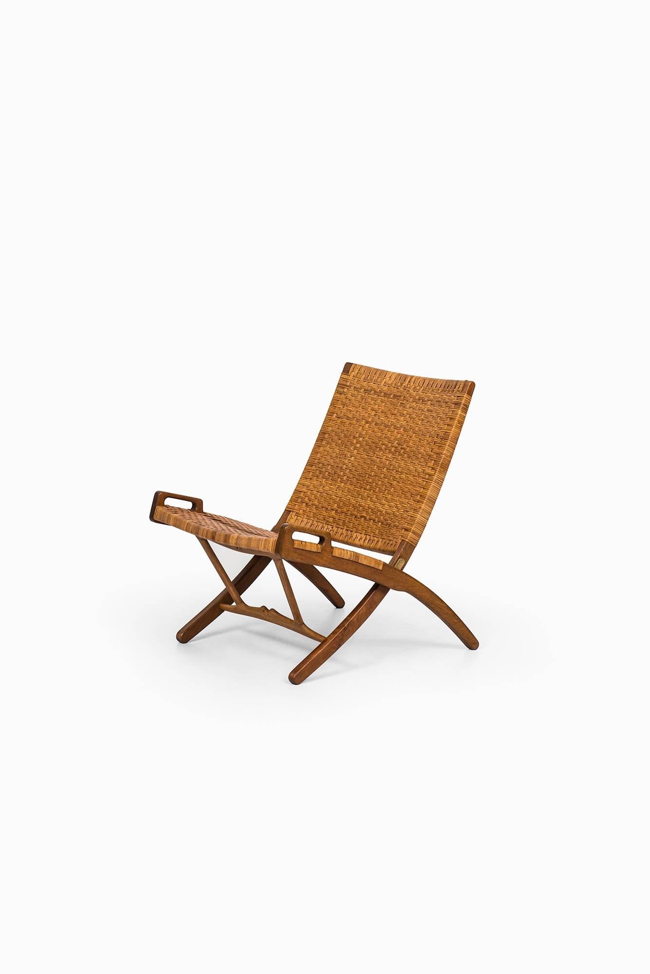 Scandinavian Modern Hans Wegner Folding Chair Model JH512 Produced by Johannes Hansen in Denmark