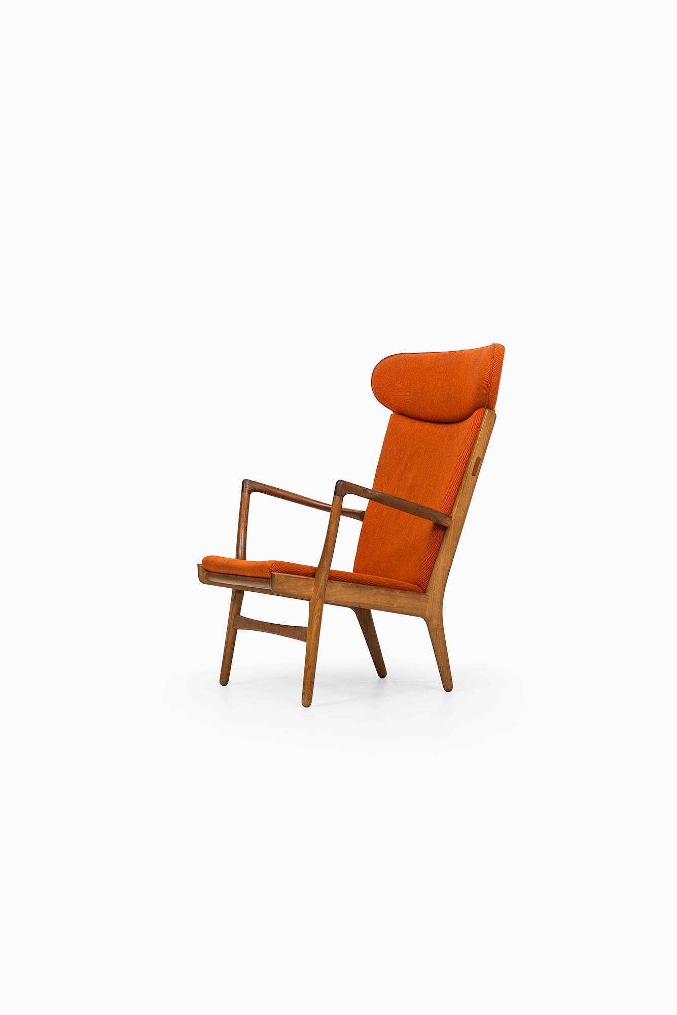 Rare easy chair model AP-15 designed by Hans Wegner. Produced by AP-Stolen in Denmark.