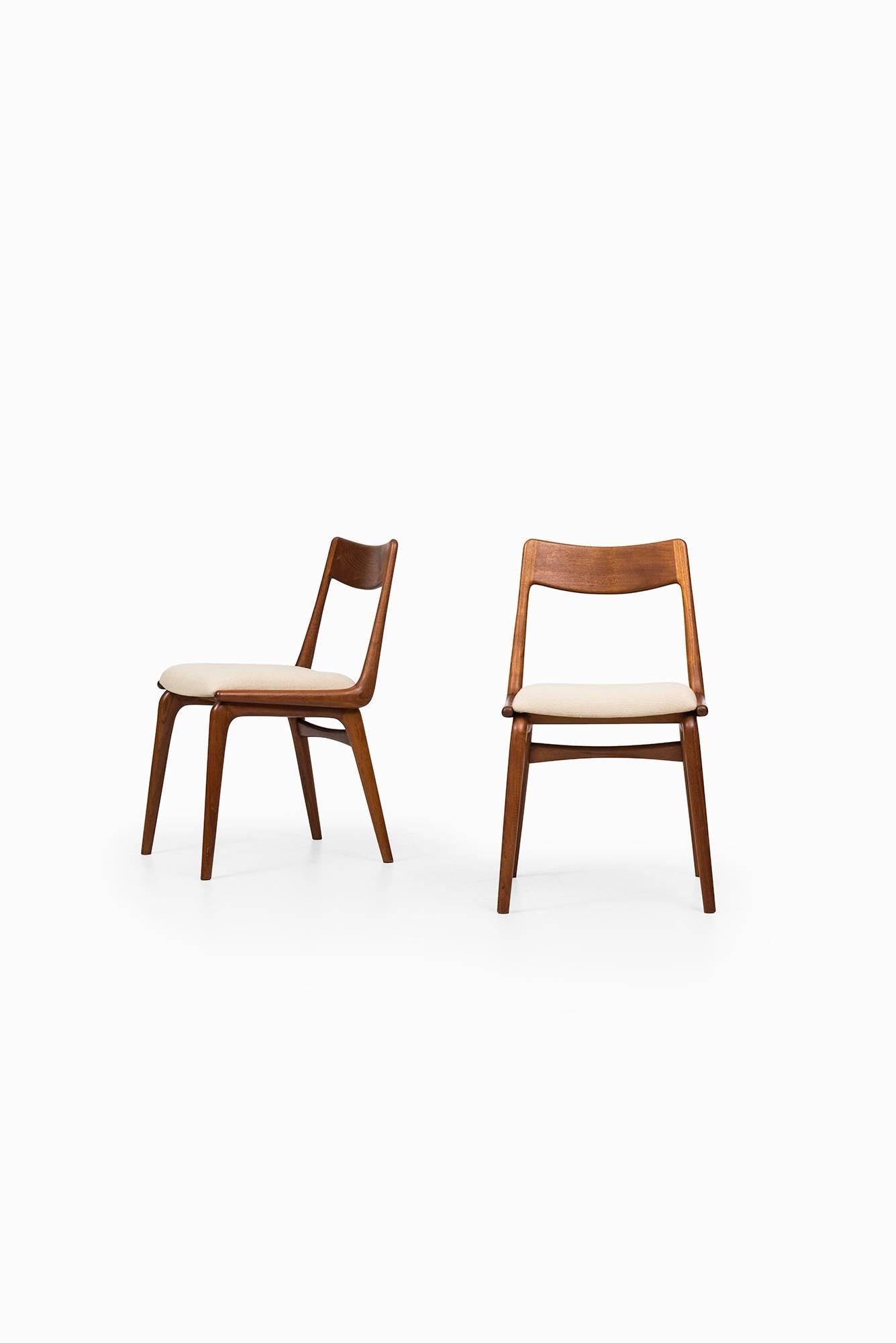 Set of six dining chairs model boomerang designed by Alfred Christensen. Produced by Slagelse Møbelfabrik in Denmark.
