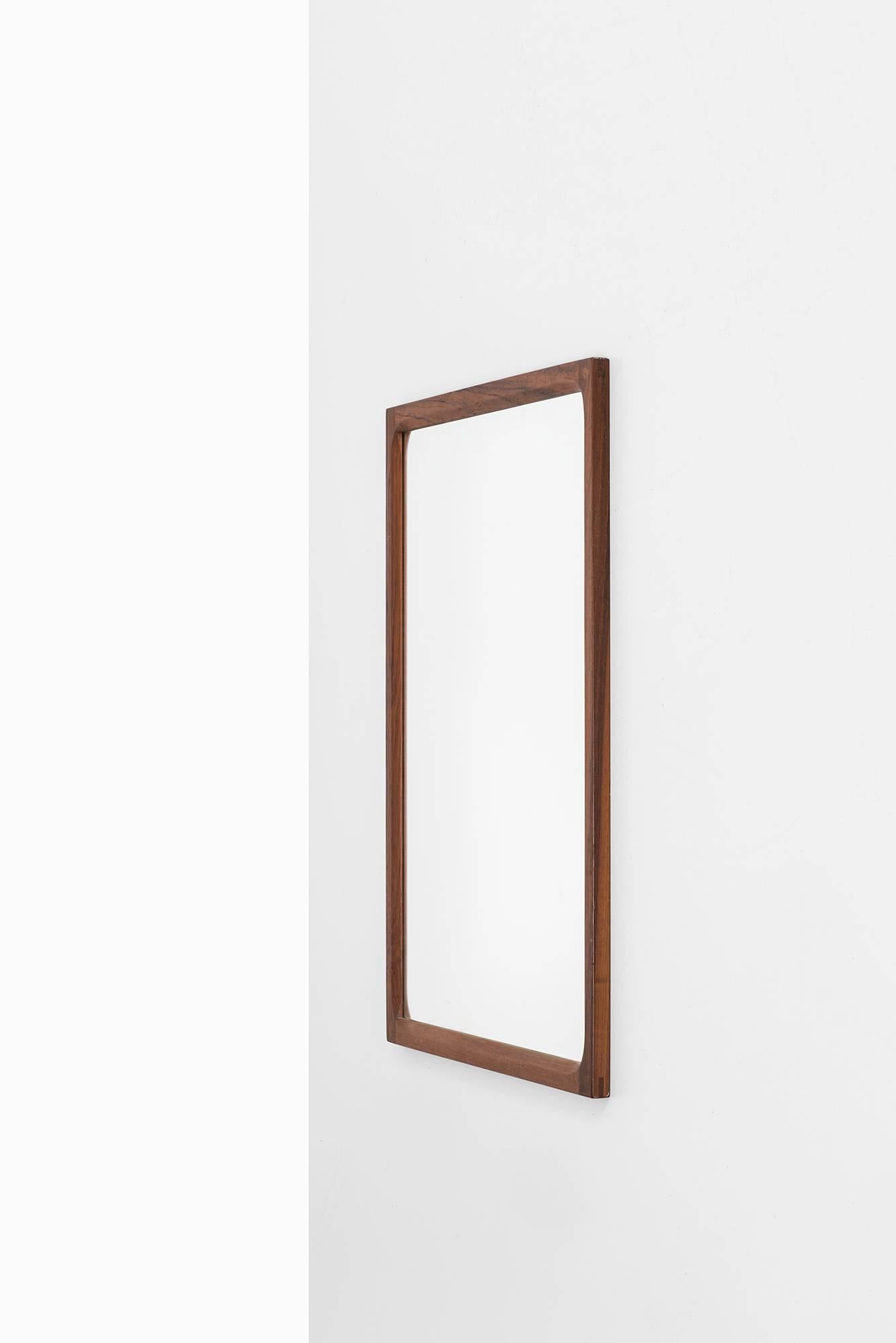Spiegel aus Palisanderholz, entworfen von Aksel Kjersgaard. Produziert von Odder in Dänemark.