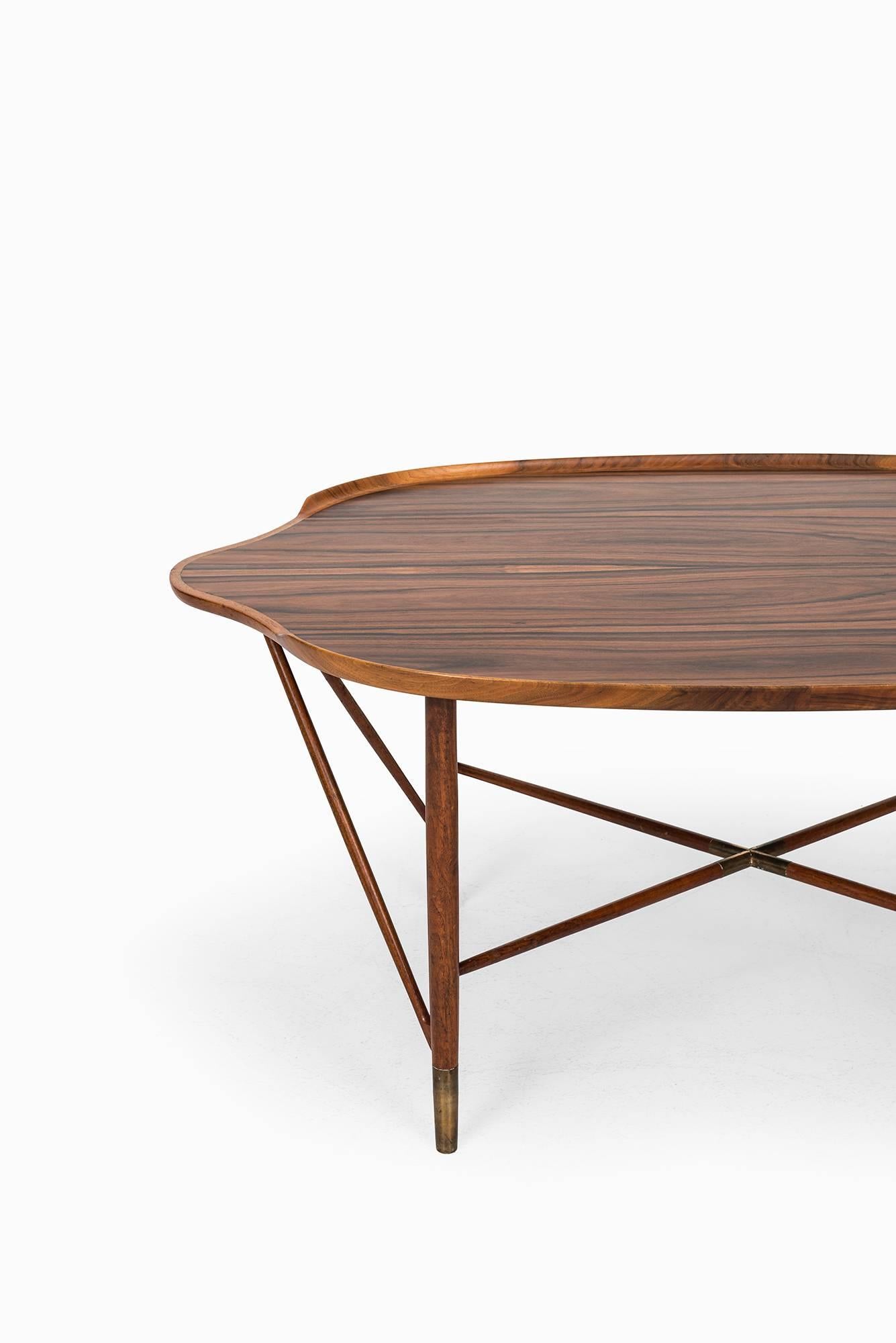 Very rare coffee table designed by William Watting. Produced by Michael Laursen in Denmark.