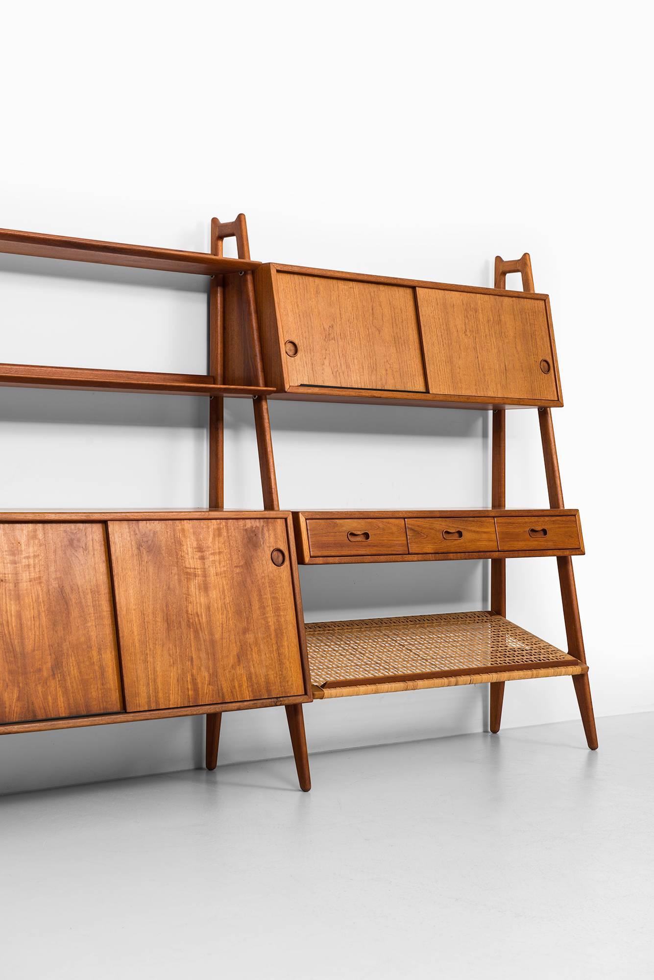 Rare freestanding bookcase designed by Arne Vodder & Anton Borg. Produced by Vamo in Denmark.