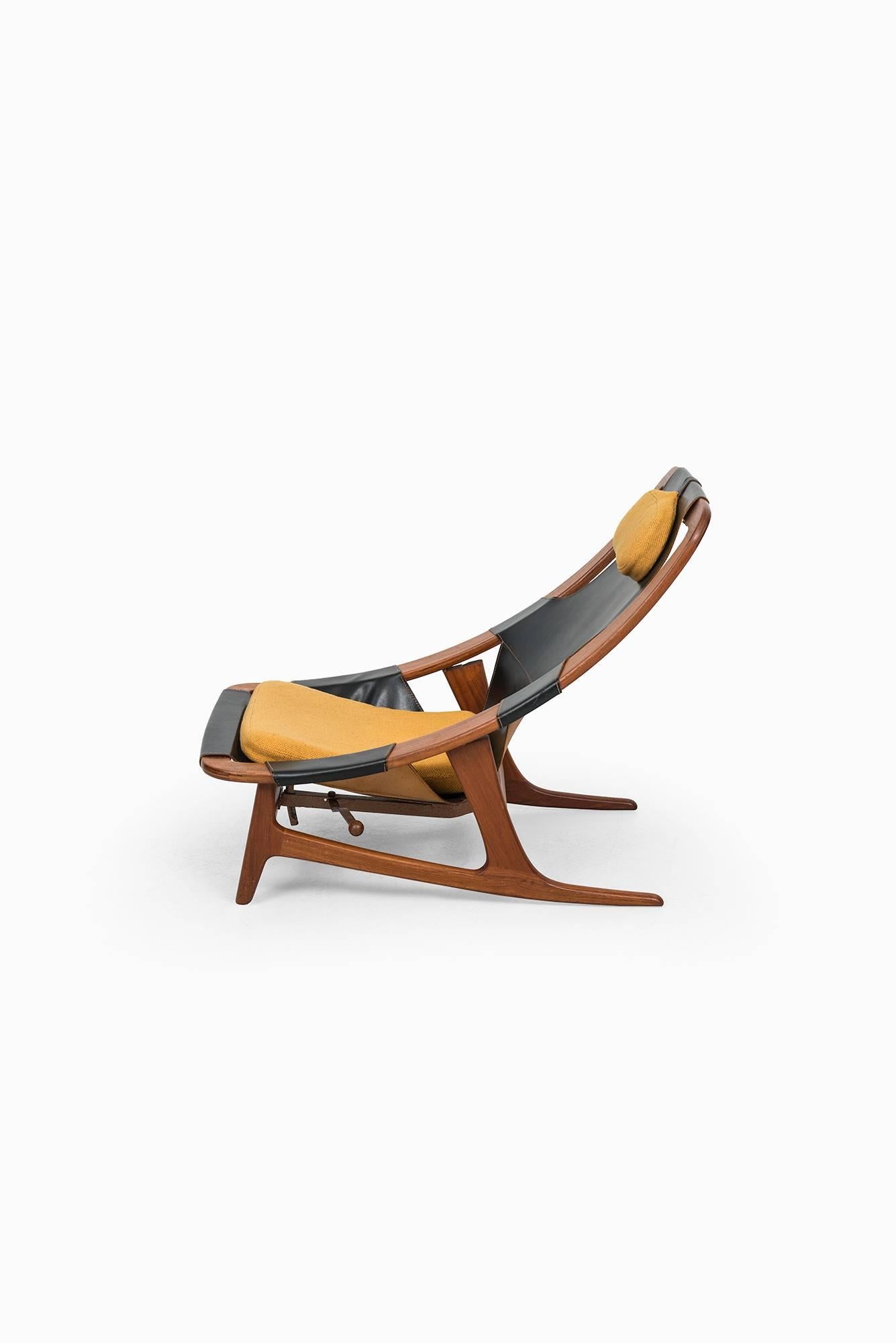 Scandinavian Modern Arne Tidemand-Ruud Lounge Chair Model Holmenkollen by Norcraft in Norway