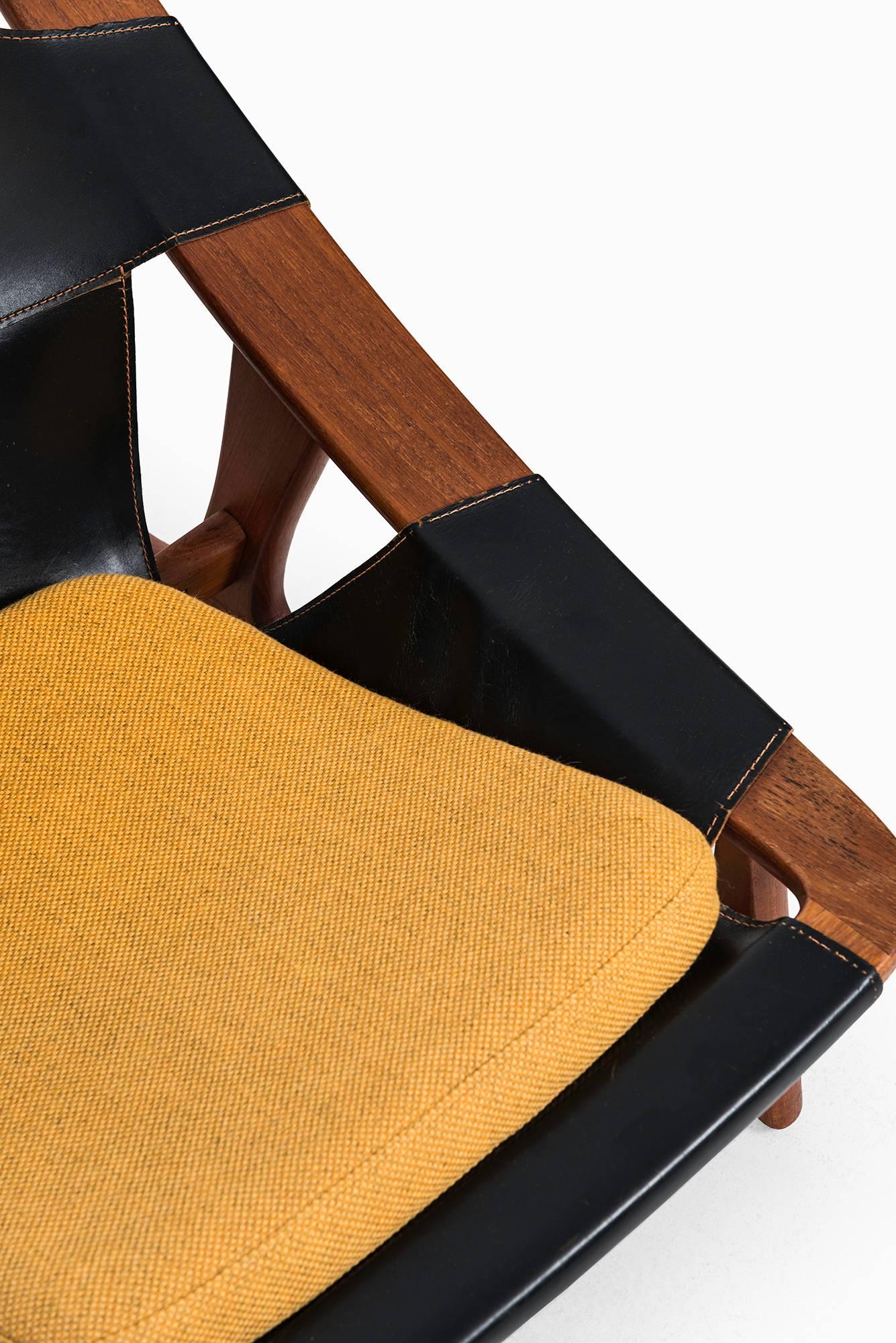 Rare lounge chair model Holmenkollen designed by Arne Tidemand-Ruud. Produced by Norcraft in Norway.