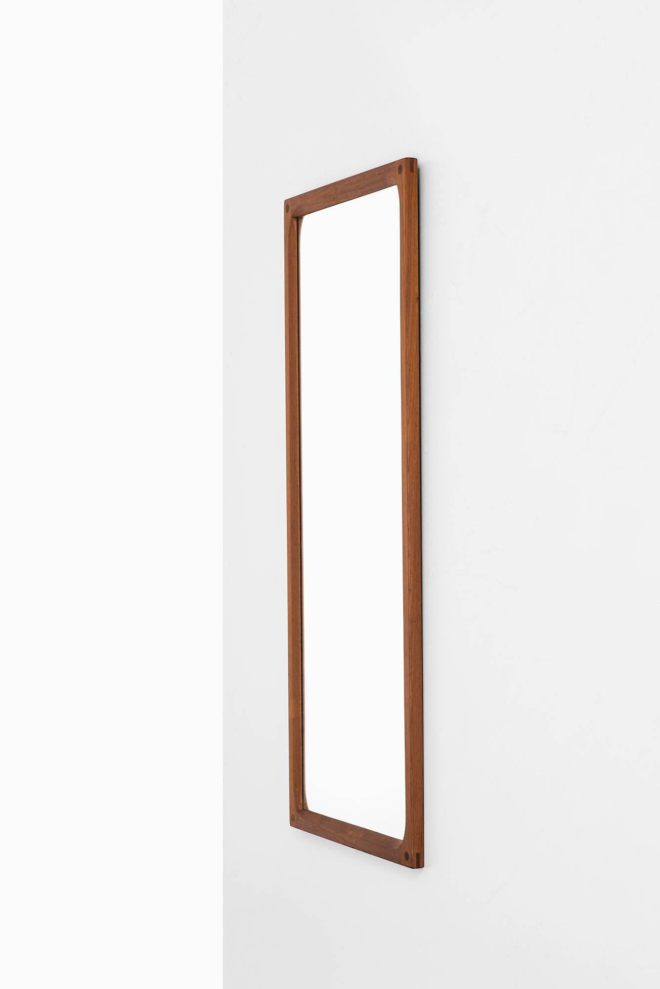 Mirror in teak designed by Aksel Kjersgaard. Produced by Odder in Denmark.