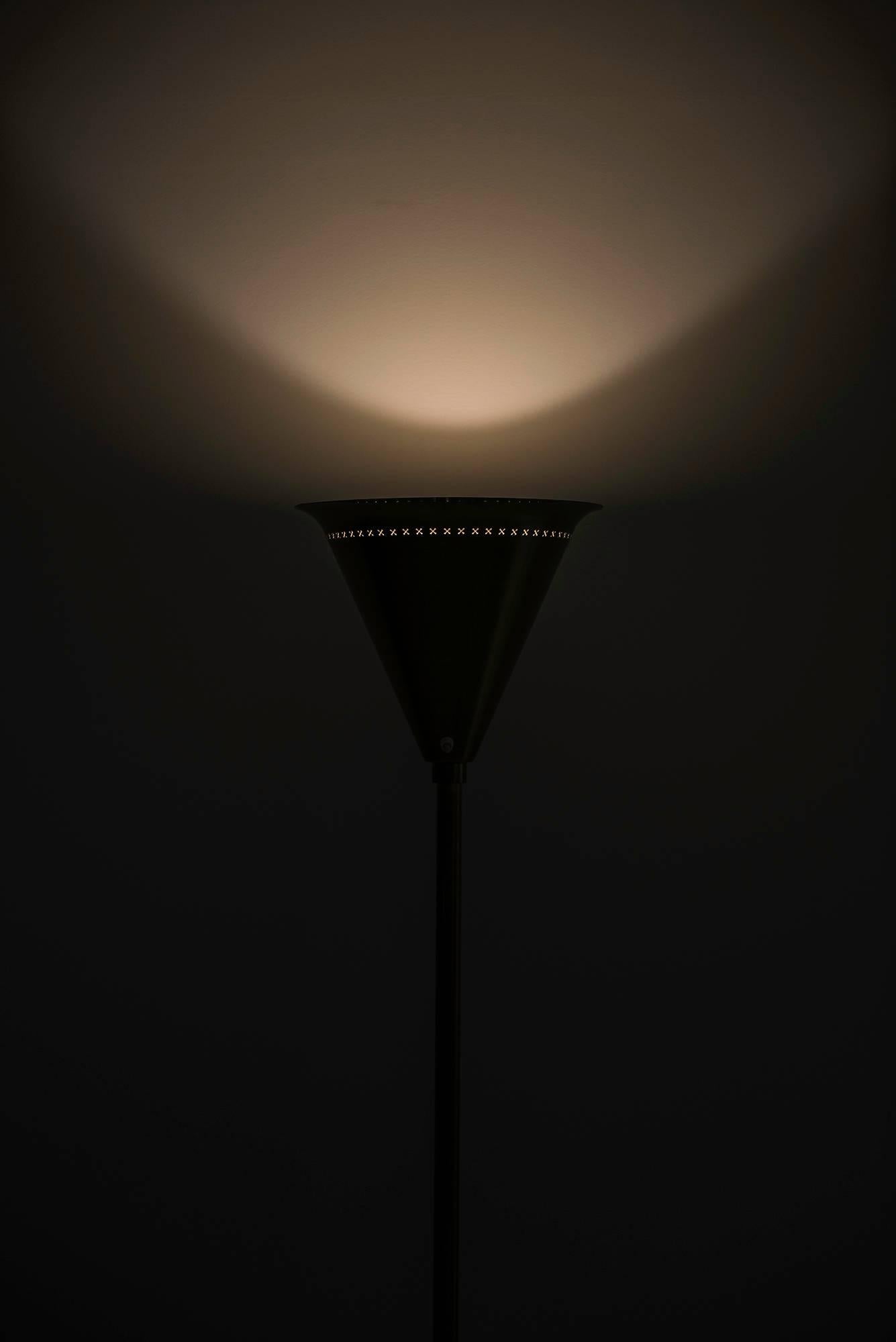 Floor Lamp / Uplight in Brass Produced in Denmark In Good Condition In Limhamn, Skåne län