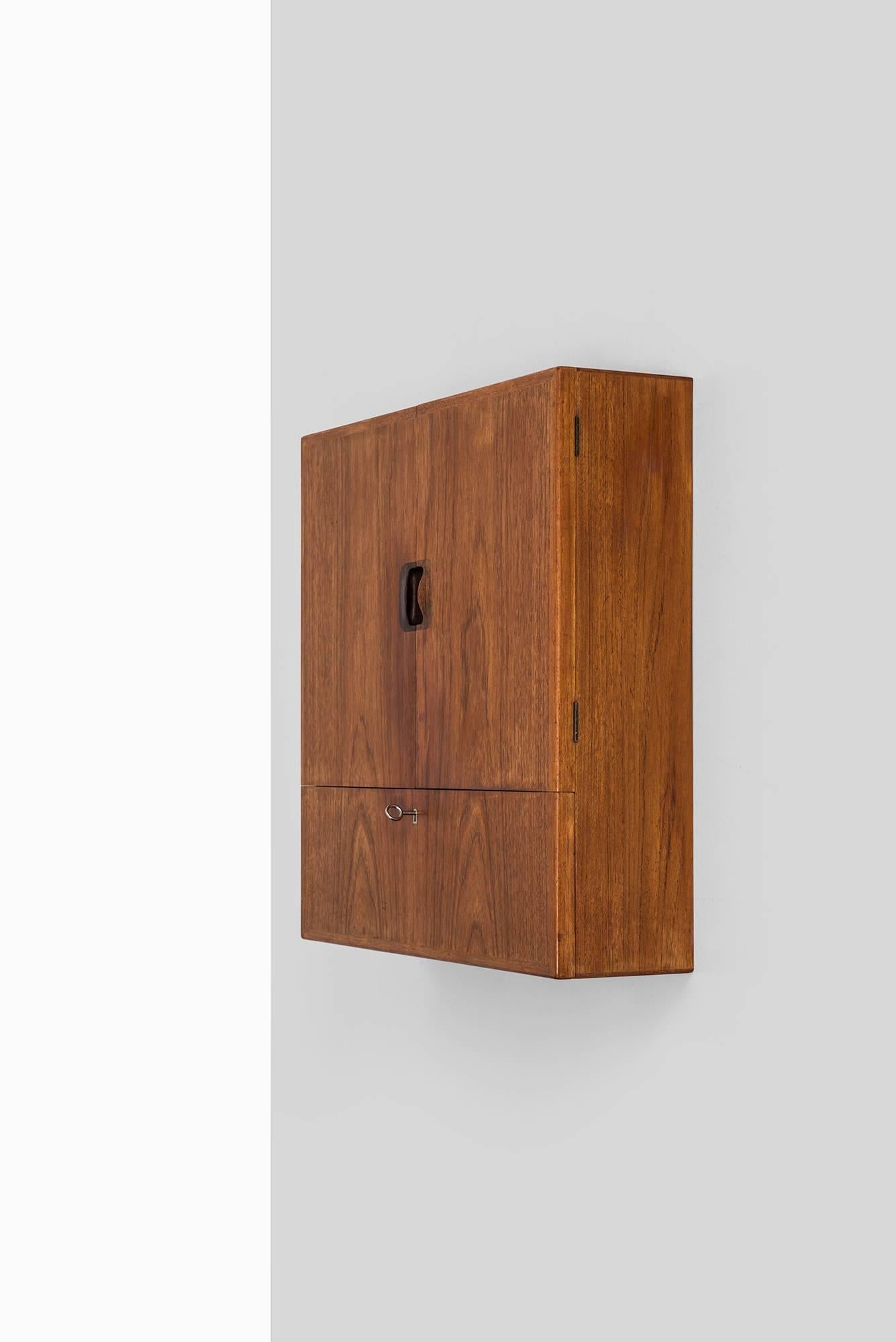 Very rare small wall hanged cabinet ‘Ung dame søkes’ designed by Tove & Edvard Kindt-Larsen. Produced by Gustav Bertelsen in Denmark.