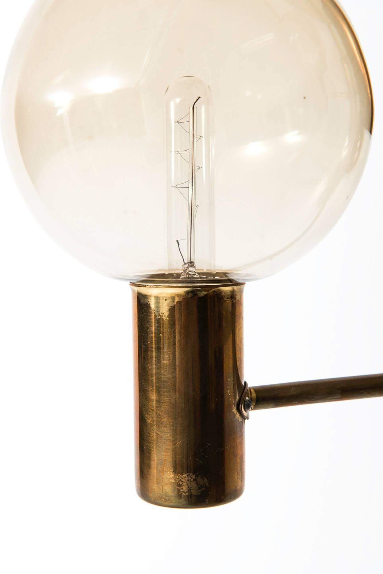 Rare and early wall lamp model V-287 designed by Hans-Agne Jakobsson. Produced by Hans-Agne Jakobsson AB in Markaryd, Sweden.