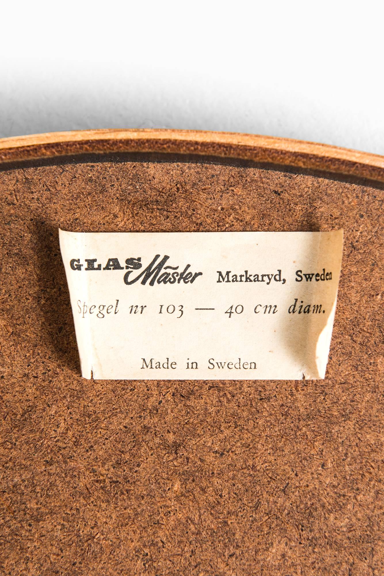 Runder Spiegel aus Kiefernholz und Leder Modell Nr. 103 von Glasmster in Schweden (Schwedisch) im Angebot