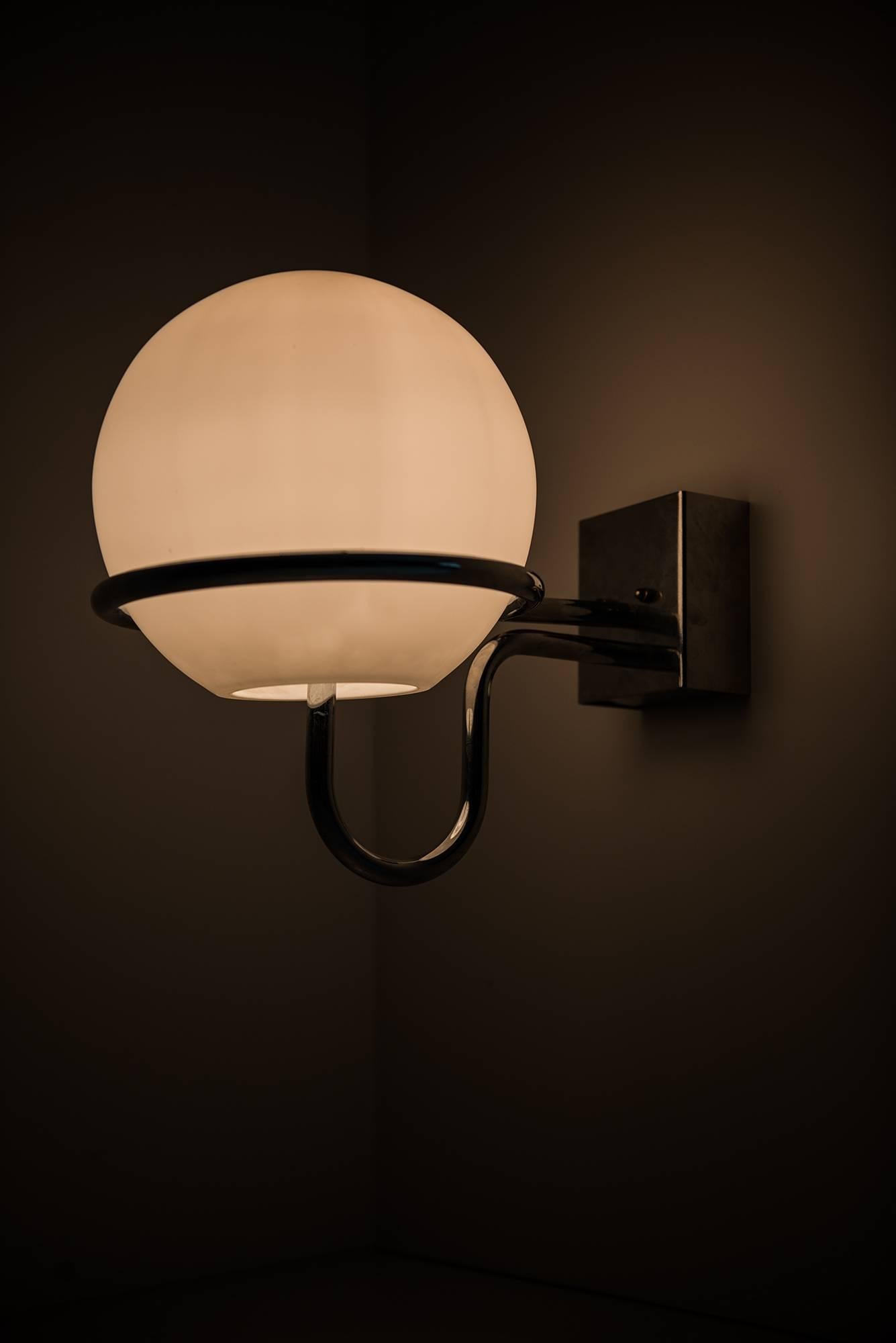 Hans-Agne Jakobsson - Grande quantité de lampes murales en chrome et verre opale Excellent état - En vente à Limhamn, Skåne län