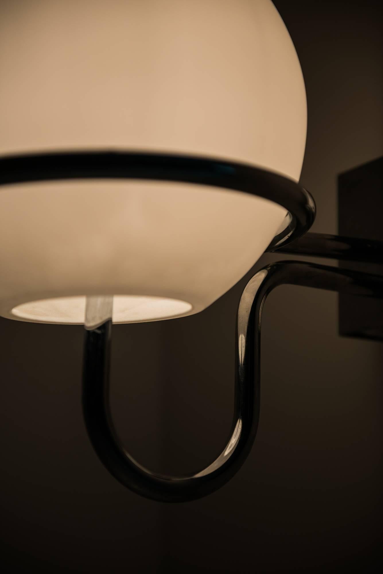 Milieu du XXe siècle Hans-Agne Jakobsson - Grande quantité de lampes murales en chrome et verre opale en vente