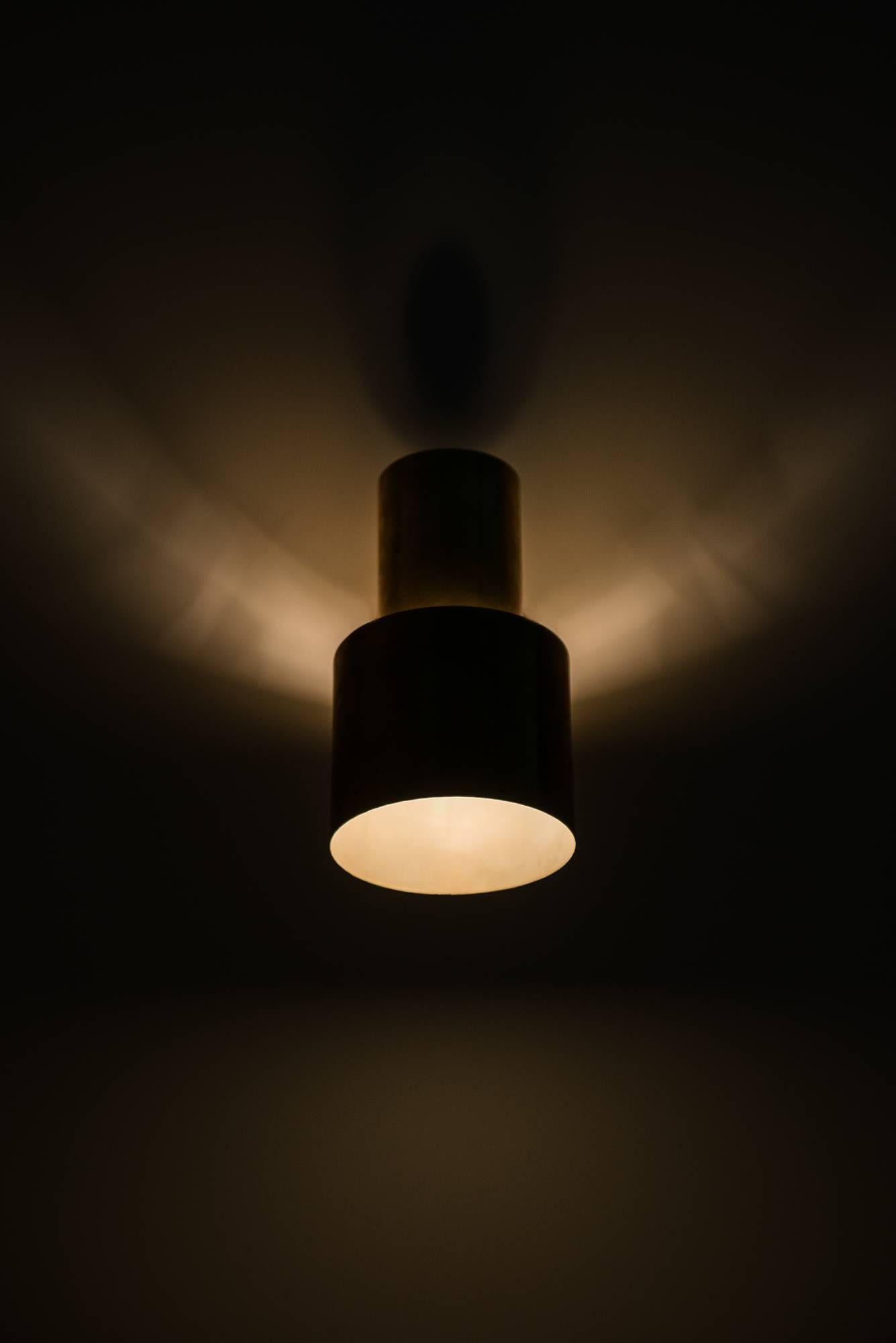 Set di cinque lampade da parete in ottone In condizioni ottime in vendita a Limhamn, Skåne län