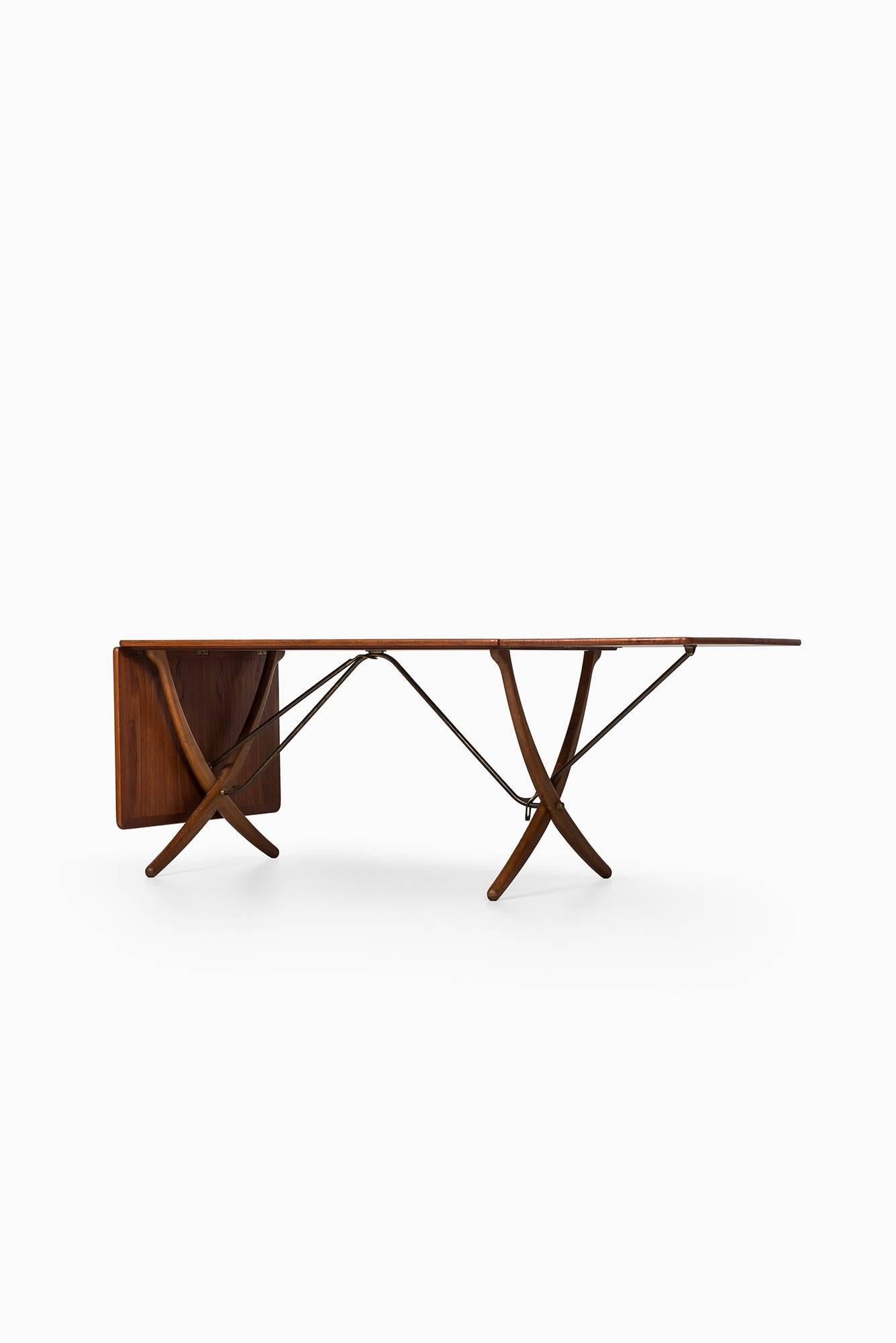 Scandinavian Modern Hans Wegner Dining Table Model AT-304 by Andreas Tuck in Denmark