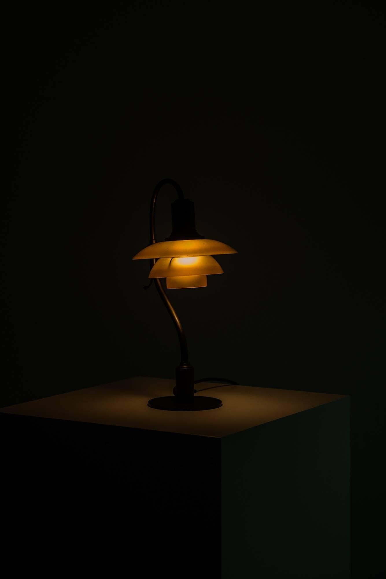 Mid-20th Century Poul Henningsen Table Lamp Model PH-2/2 by Louis Poulsen in Denmark