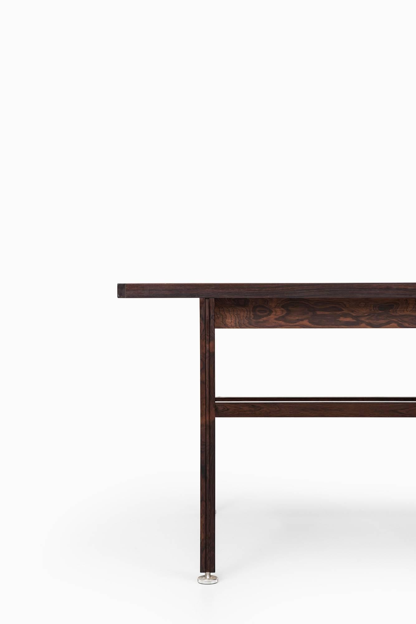 Rare dining table / desk model 96 designed by Jens Risom. Produced by Jens Risom Design in America.