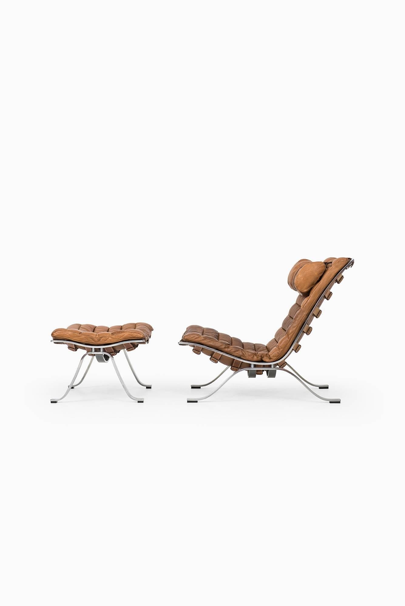 Arne Norell Easy Chairs und Hocker Modell Ari von Arne Norell AB in Schweden (Skandinavische Moderne) im Angebot