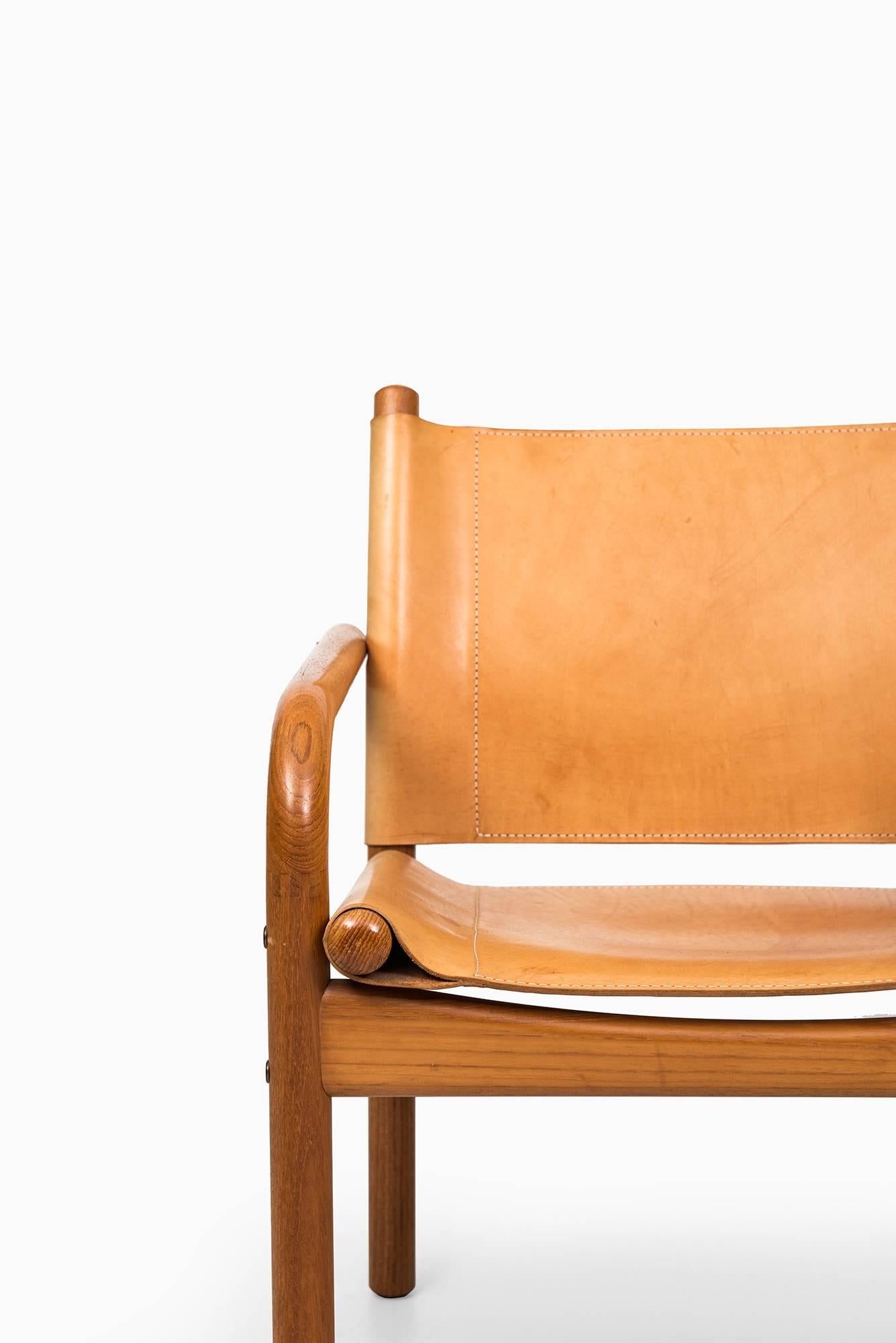 Easy Chairs in Oak and Cognac Brown Leather by Bernstorffsminde Møbelfabrik In Excellent Condition In Limhamn, Skåne län