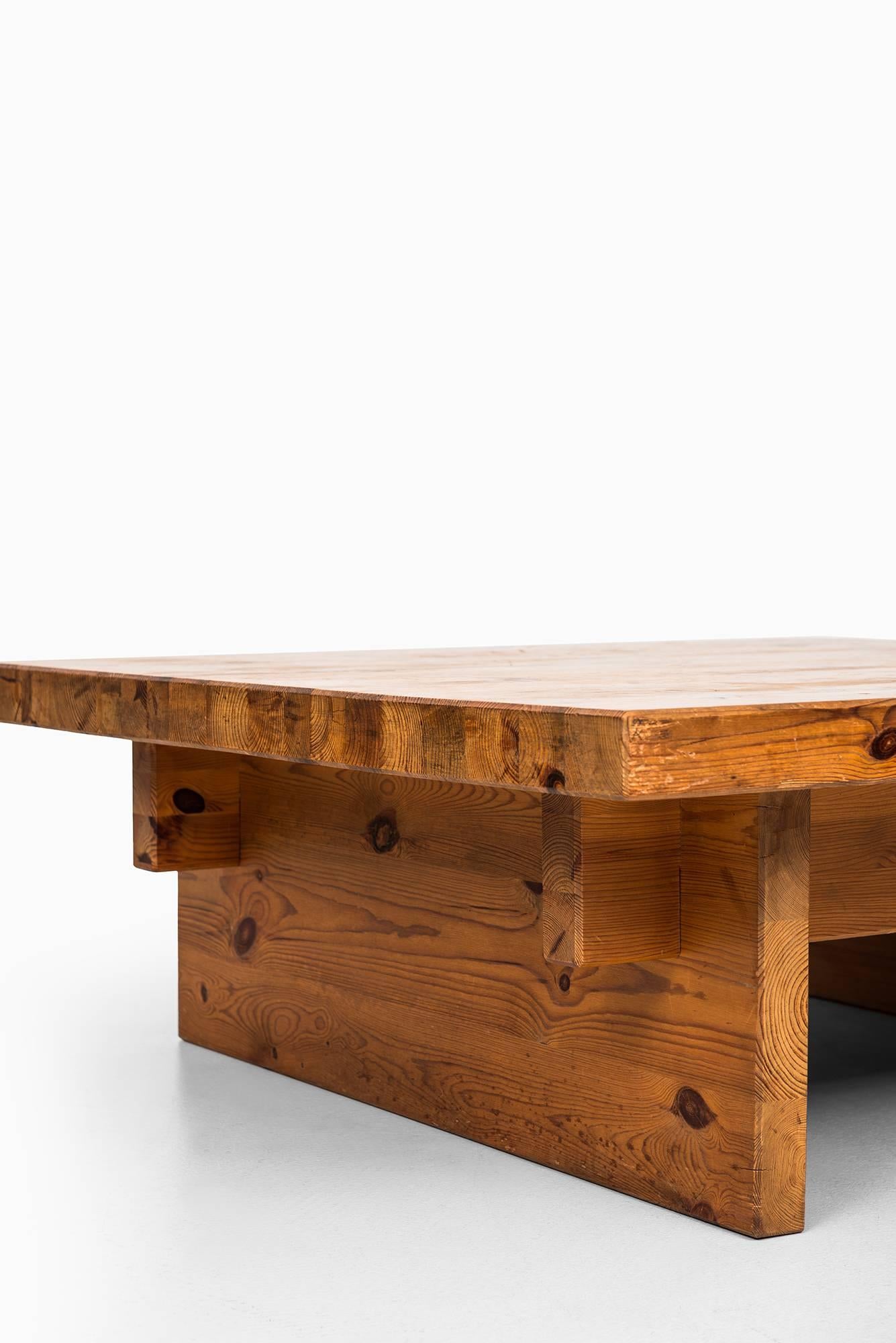Rare large coffee table in solid pine designed by Roland Wilhelmsson. Produced by Karl Andersson & Söner AB in Sweden.
