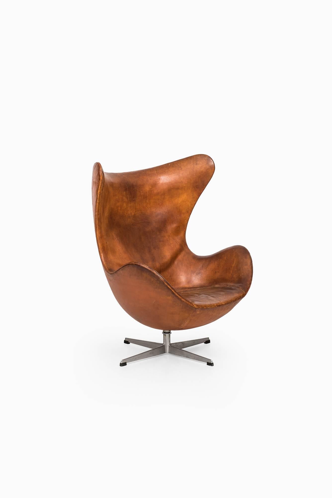 Arne Jacobsen Early Egg Chair by Fritz Hansen in Denmark 2
