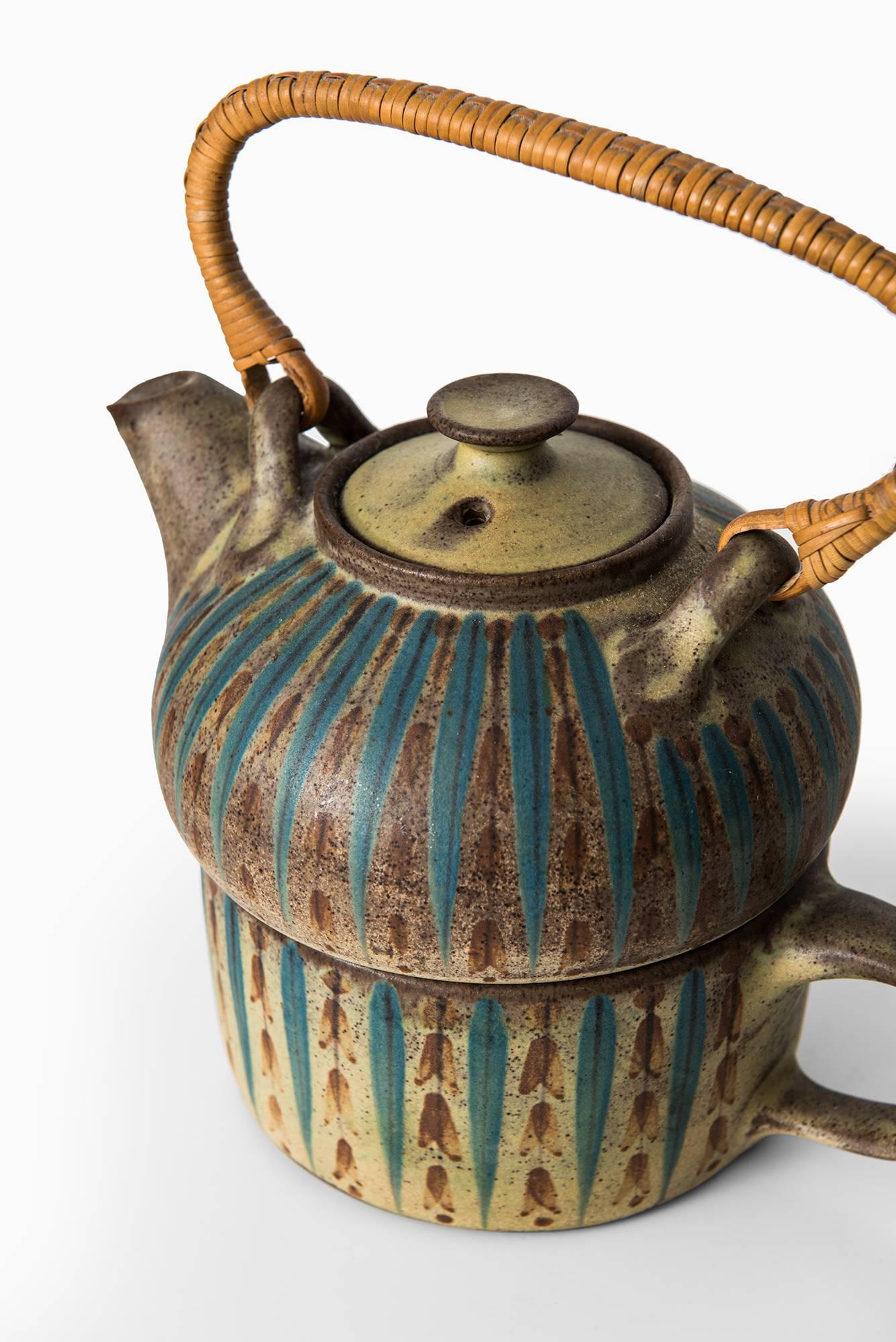 Rare teapot designed by Margrethe Dybdahl. Produced in Denmark.