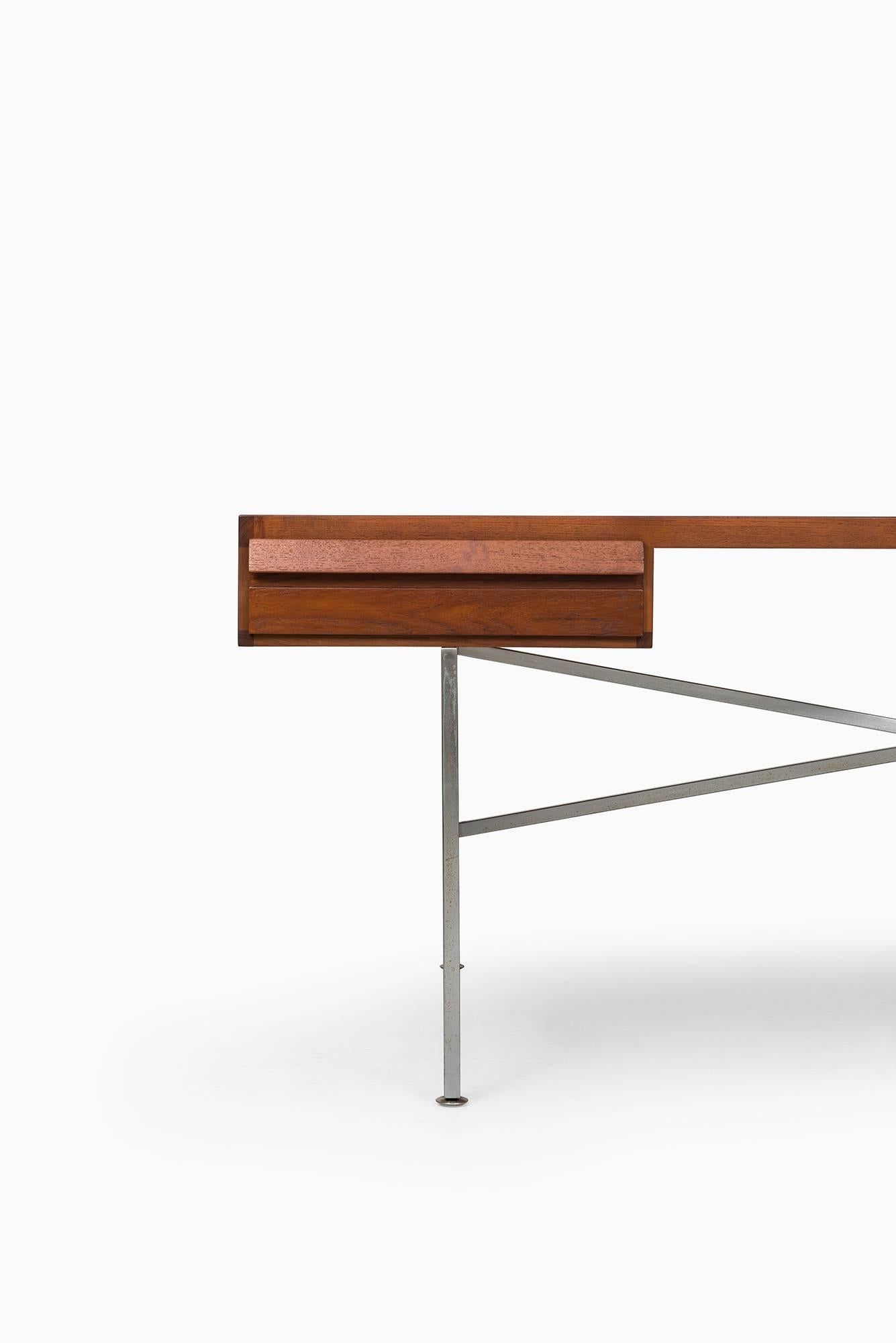 Very rare desk designed by Illum Wikkelsø. Produced by P. Schultz & Co. in Denmark.