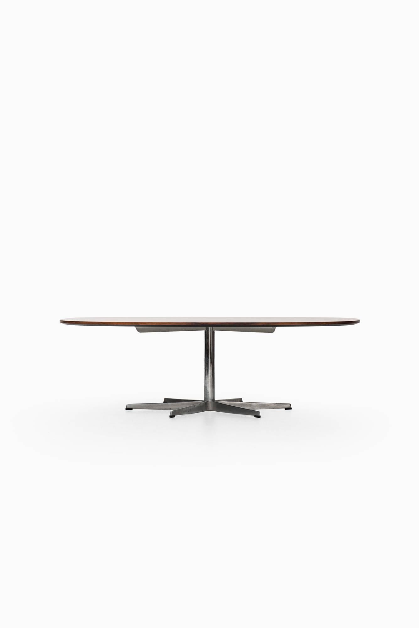 Scandinavian Modern Arne Jacobsen Coffee Table by Fritz Hansen in Denmark For Sale