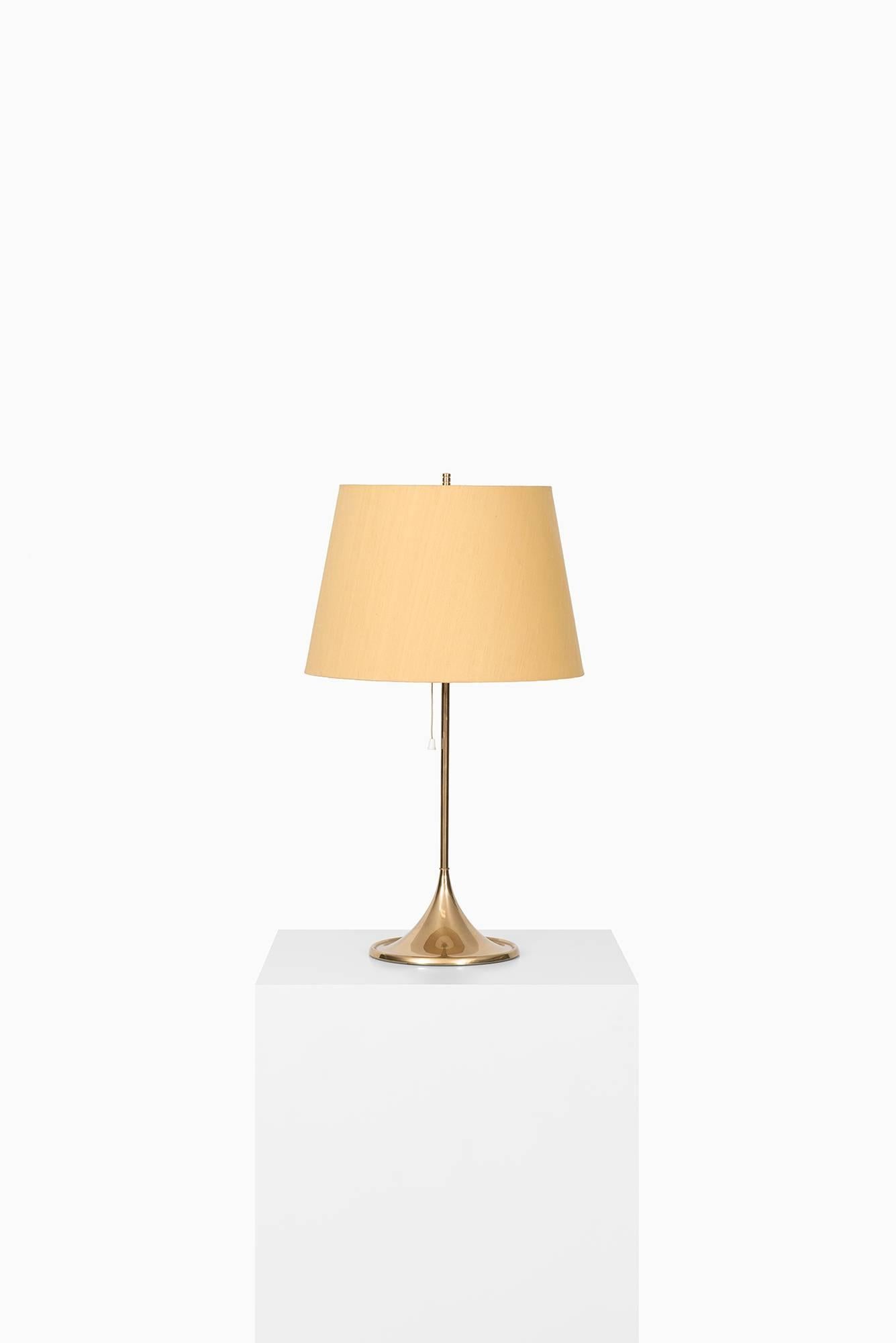 Rare table lamp model B-024. Produced by Bergbom in Sweden.