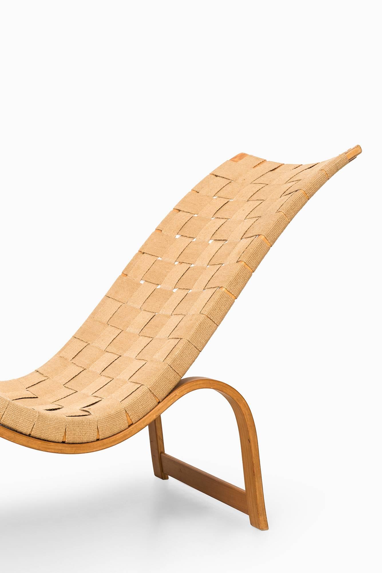 Very rare and early lounge chair model 36 designed by Bruno Mathsson. Produced in Karl Mathsson in Värnamo, Sweden.