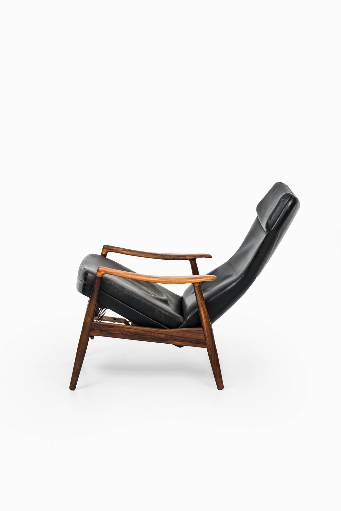 Very rare rocking or reclining chair model PD-21 designed by Ib Kofod-Larsen. Produced by cabinet master Povl Dinesen in Denmark.