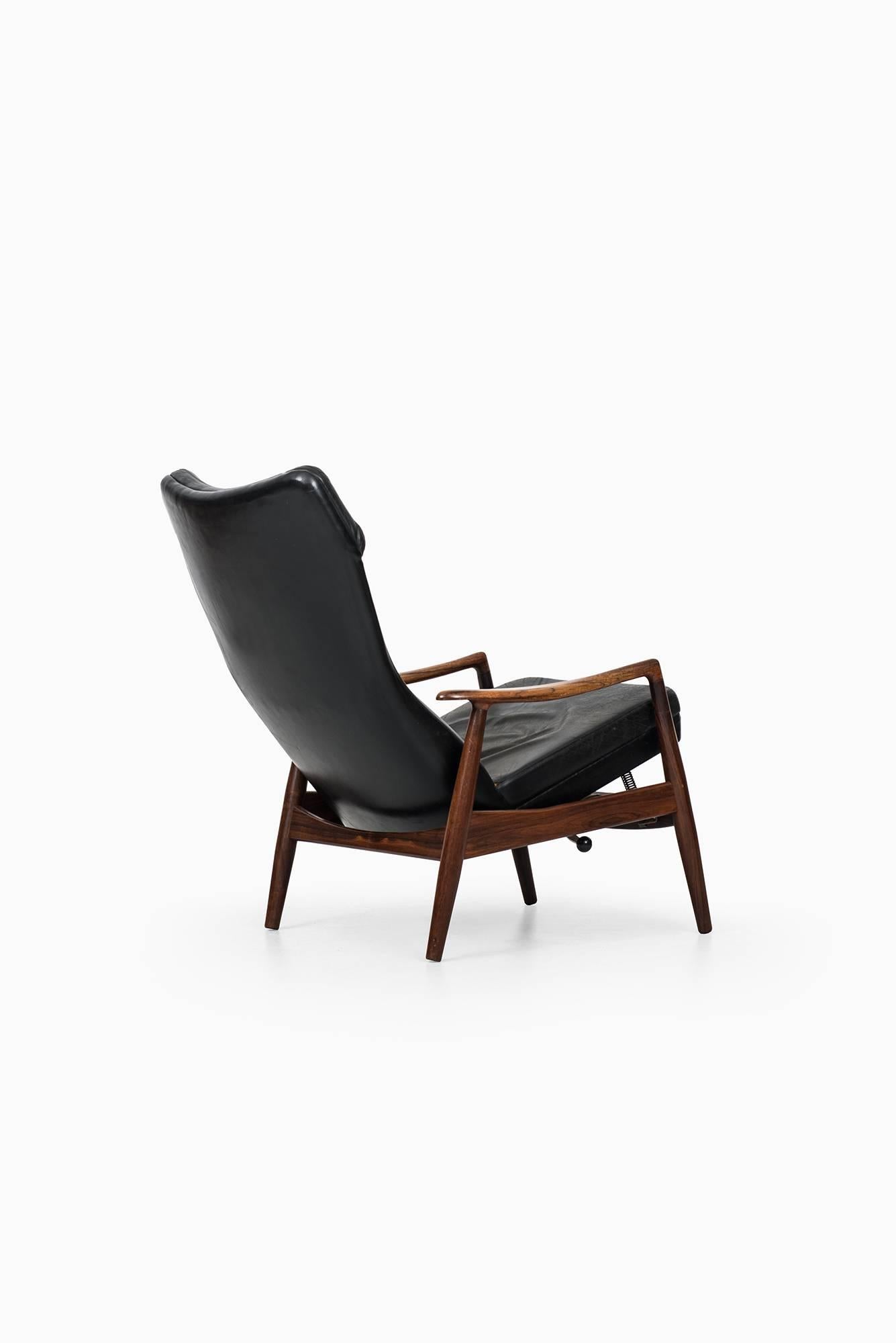 Ib Kofod-Larsen Reclining Chair Model PD-21 by Povl Dinesen in Denmark In Excellent Condition In Limhamn, Skåne län