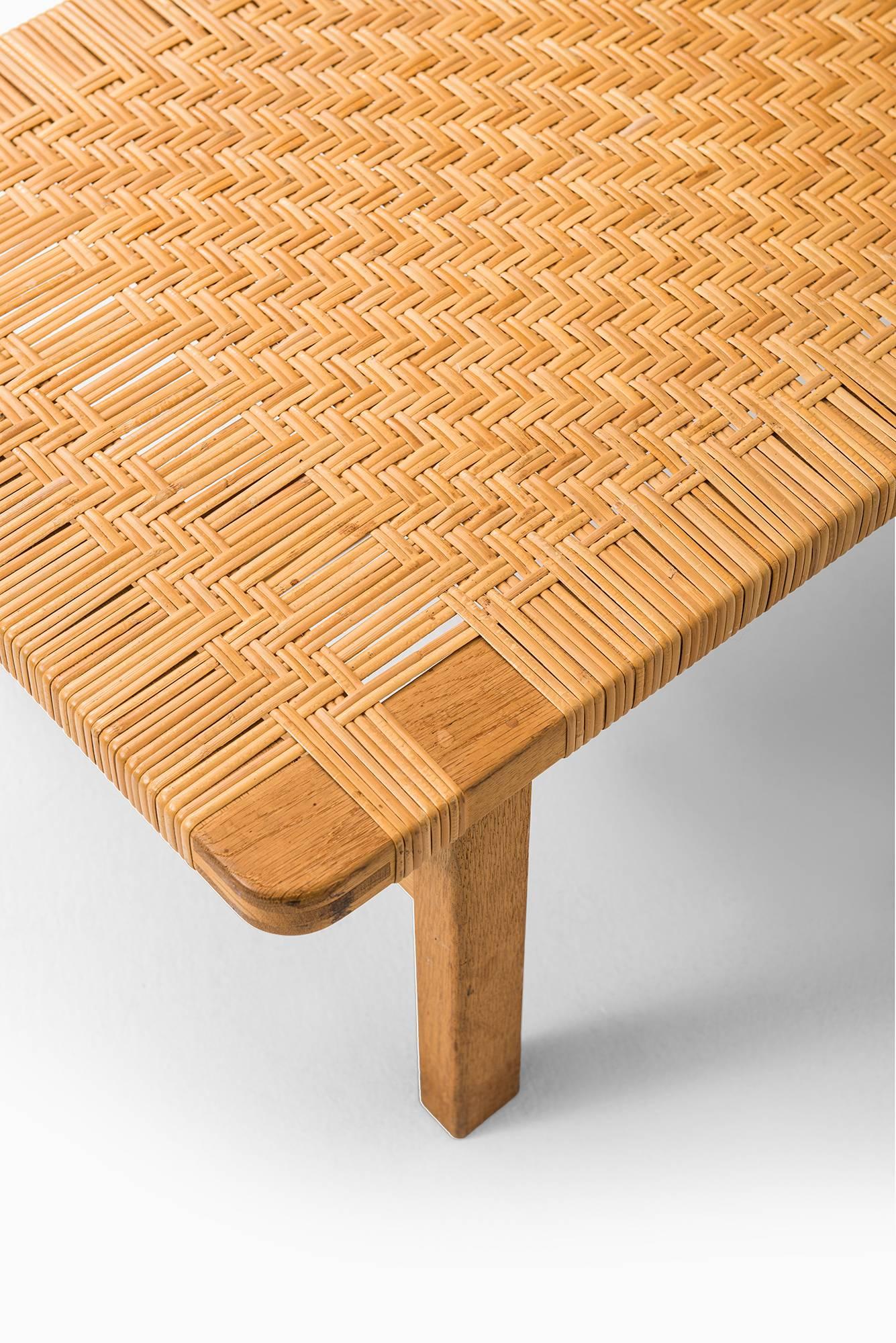 Børge Mogensen Side Table by Fredericia Stolefabrik in Denmark In Excellent Condition In Limhamn, Skåne län