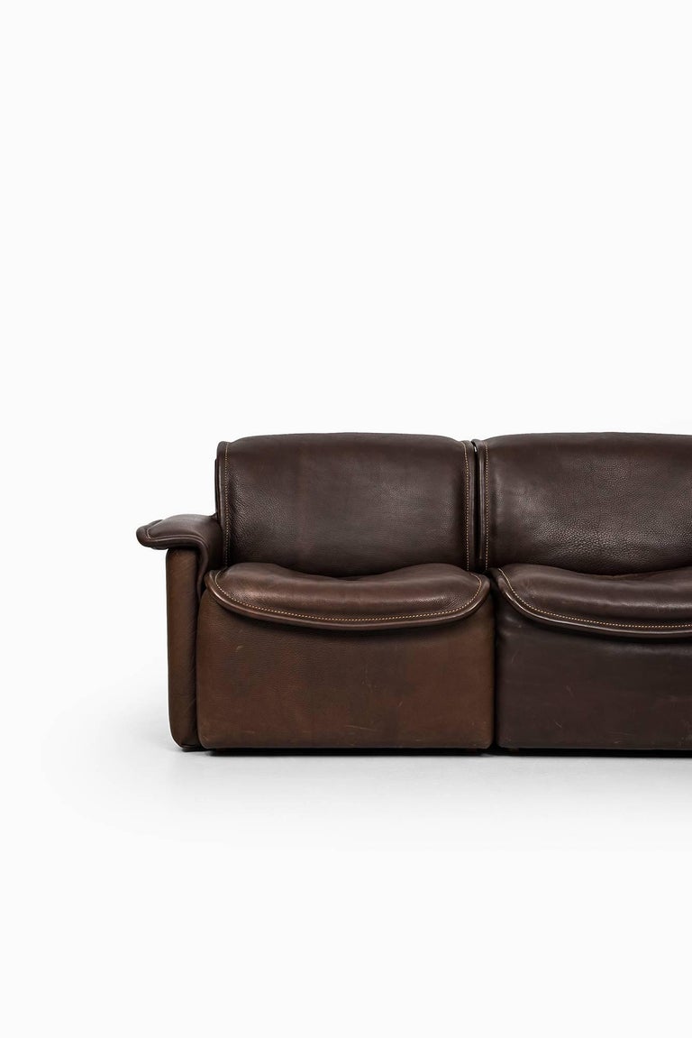 Rare two-seat sofa model DS-12 designed by designteam at De Sede. Produced by De Sede in Switzerland. Matching easy chair and three-seat sofa is also available.
