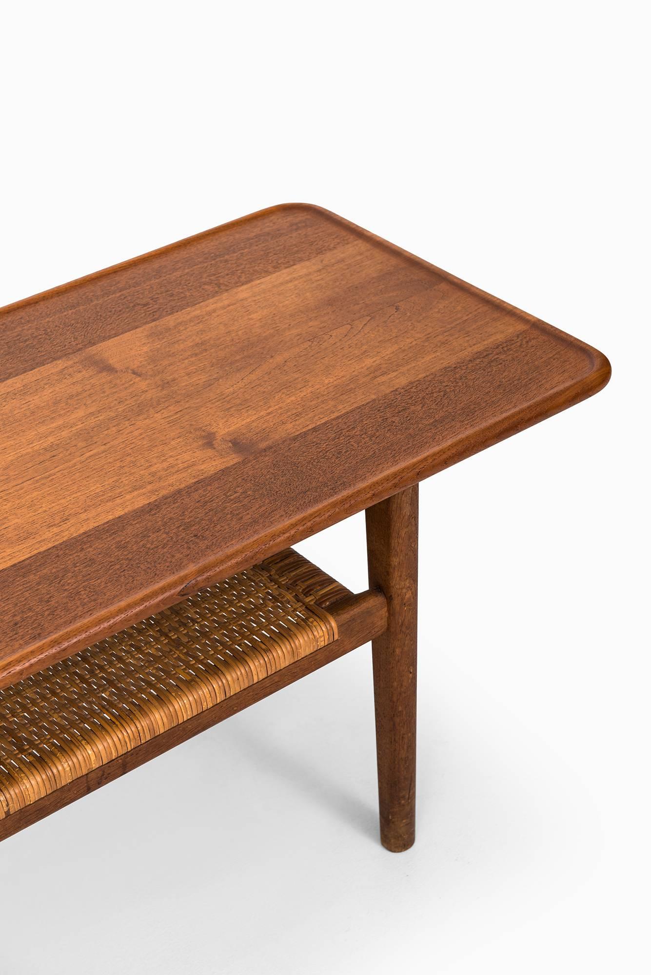 Scandinavian Modern Hans Wegner Coffee Table Model At-10 by Andreas Tuck in Denmark