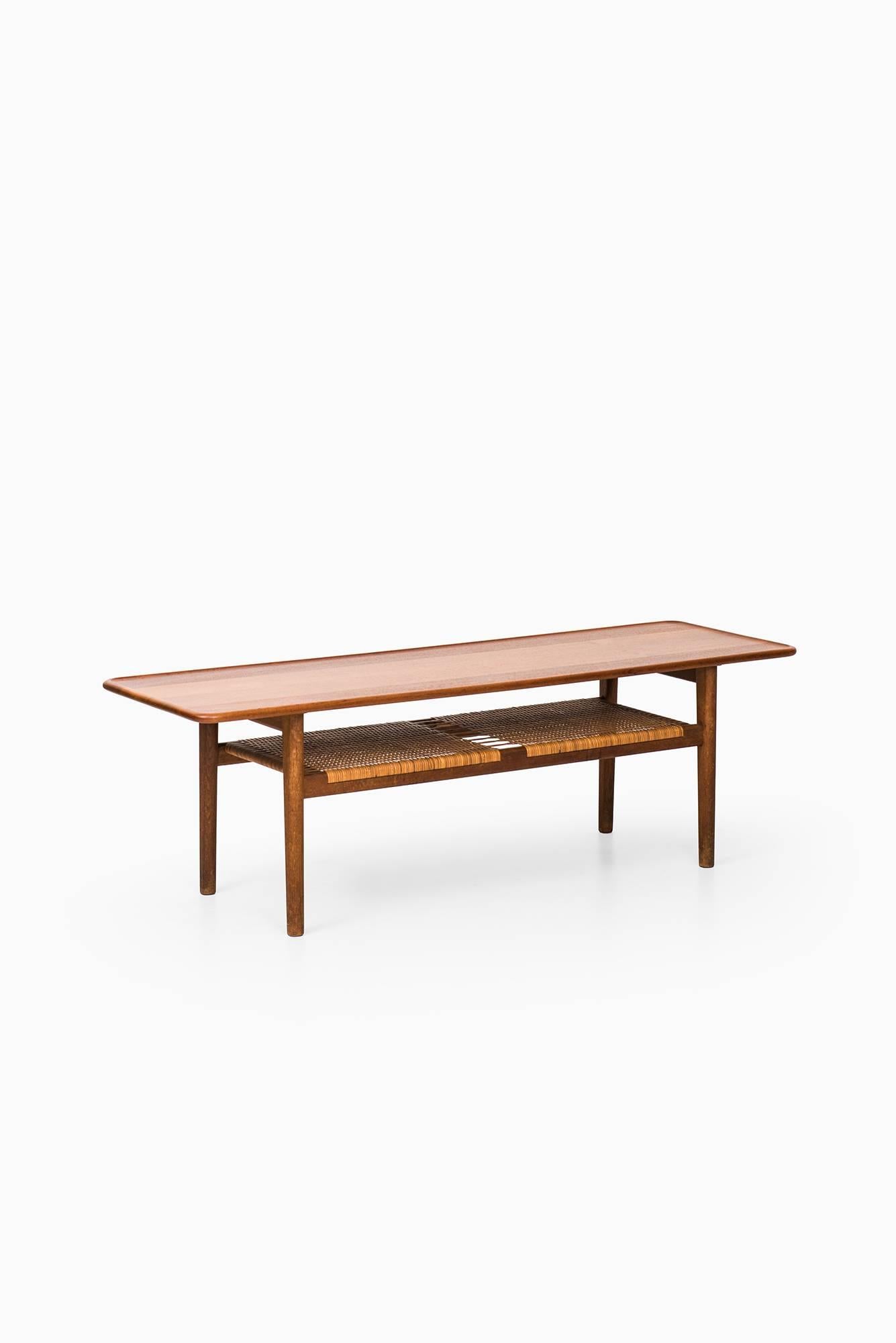 Mid-20th Century Hans Wegner Coffee Table Model At-10 by Andreas Tuck in Denmark