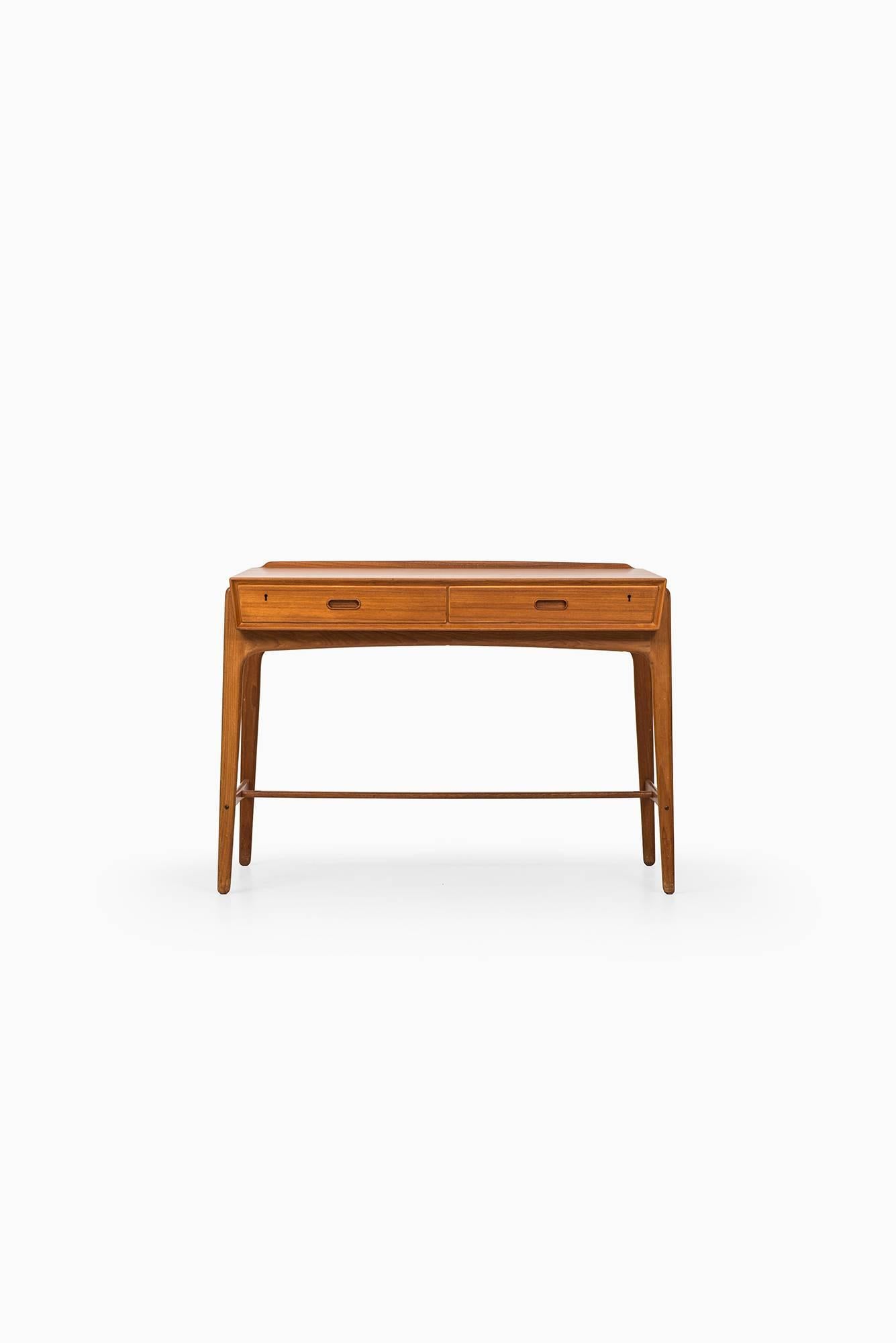 Rare freestanding desk designed by Svend Aage Madsen. Produced by Sigurd Hansens Møbelfabrik in Denmark.