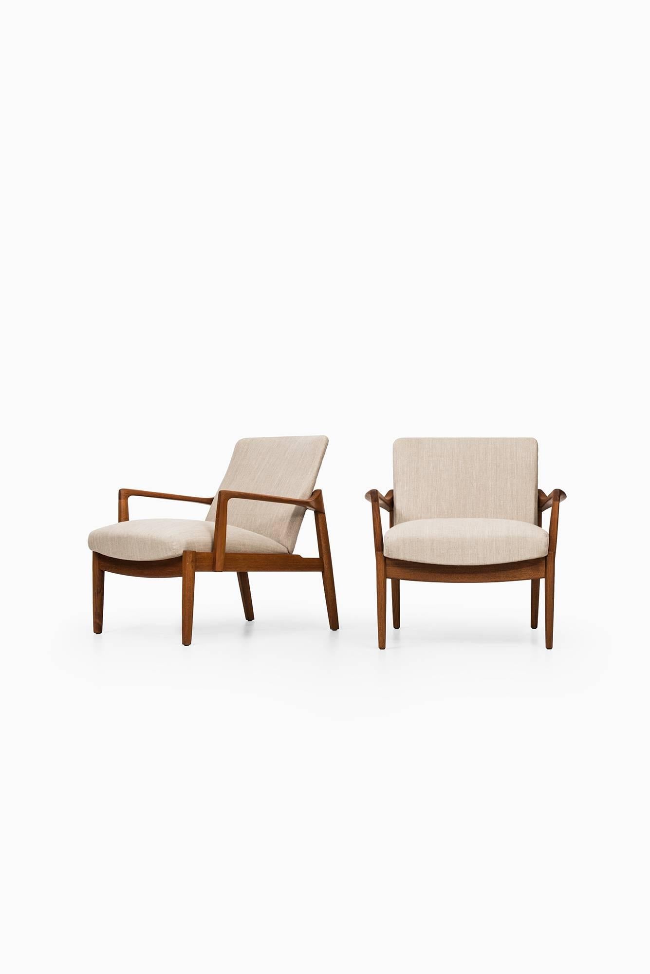 Rare pair of easy chairs model FD125 designed by Tove & Edvard Kindt-Larsen. Produced by France & Son in Denmark.