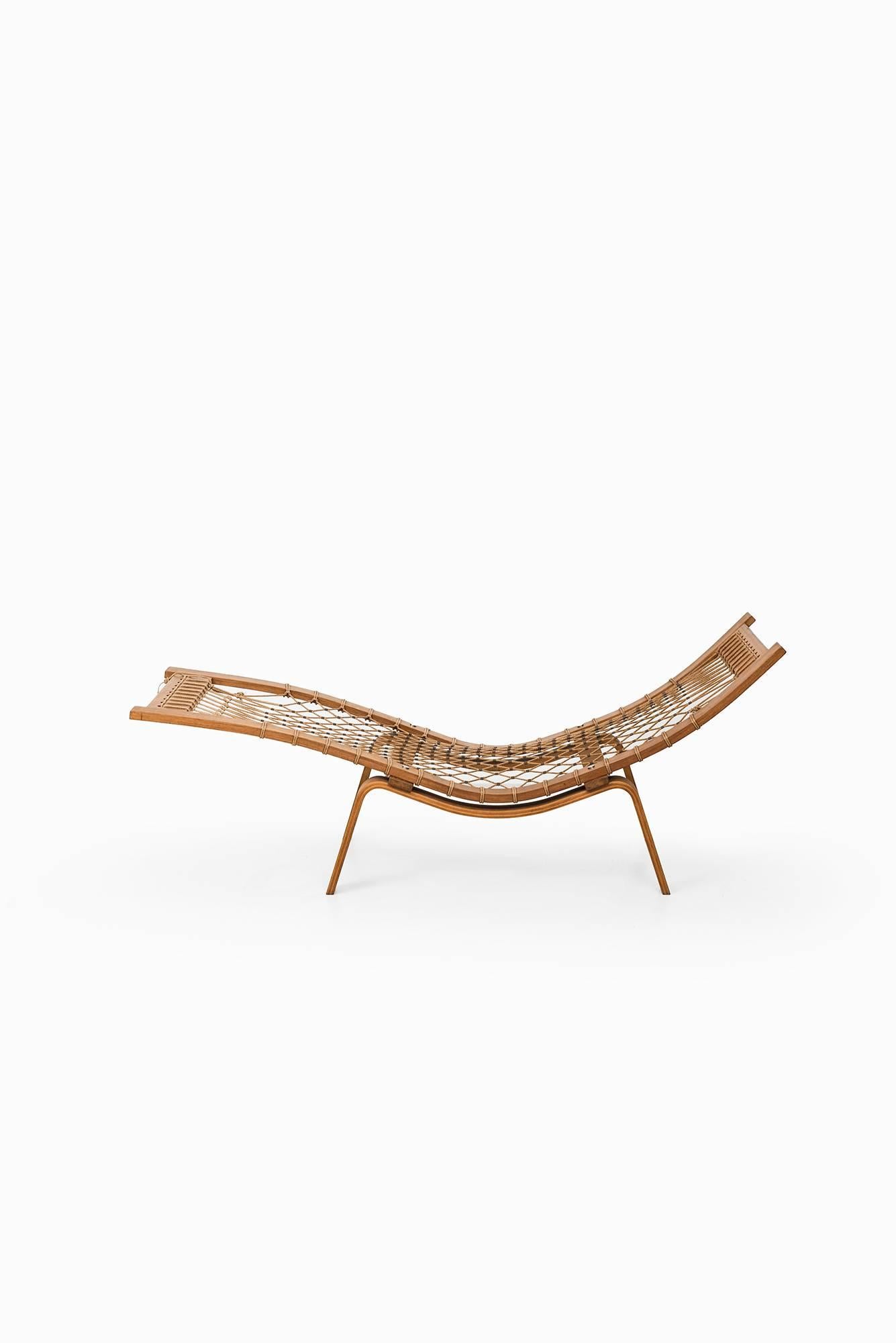 Very rare lounge chair model GE-2 / Hammock chair designed by Hans Wegner. Produced by GETAMA in Denmark.